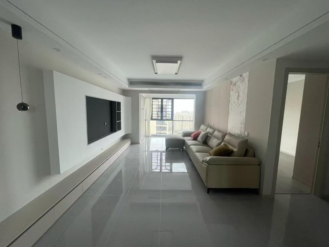 现代森林国际城北苑3室2厅2卫全新精装修两证全优价出售支持贷款！