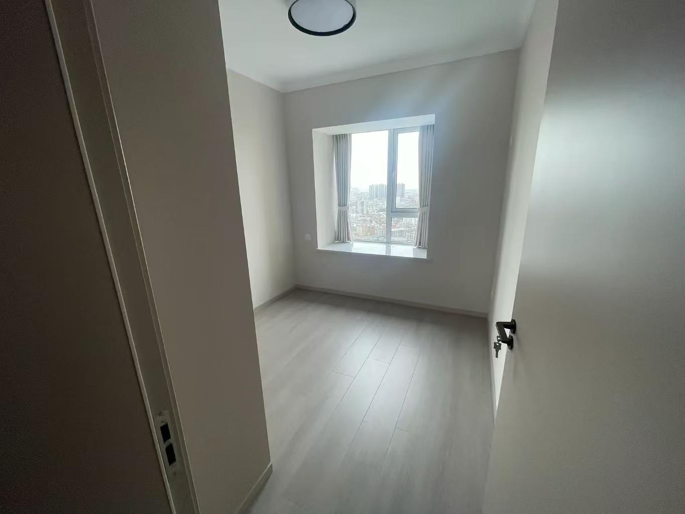 现代森林国际城北苑3室2厅2卫全新精装修两证全优价出售支持贷款！