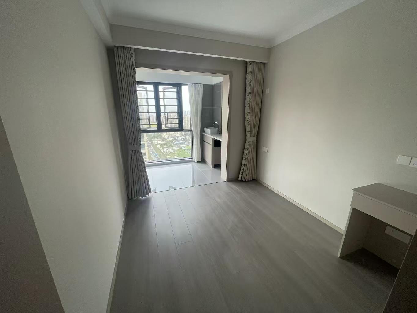 现代森林国际城北苑3室2厅2卫全新精装修两证全优价出售支持贷款！