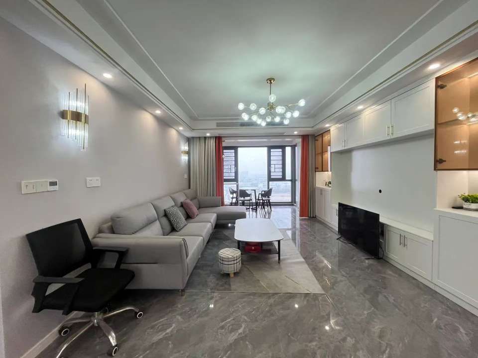 满庭春3室2厅2卫精装修保养完好优价出售！