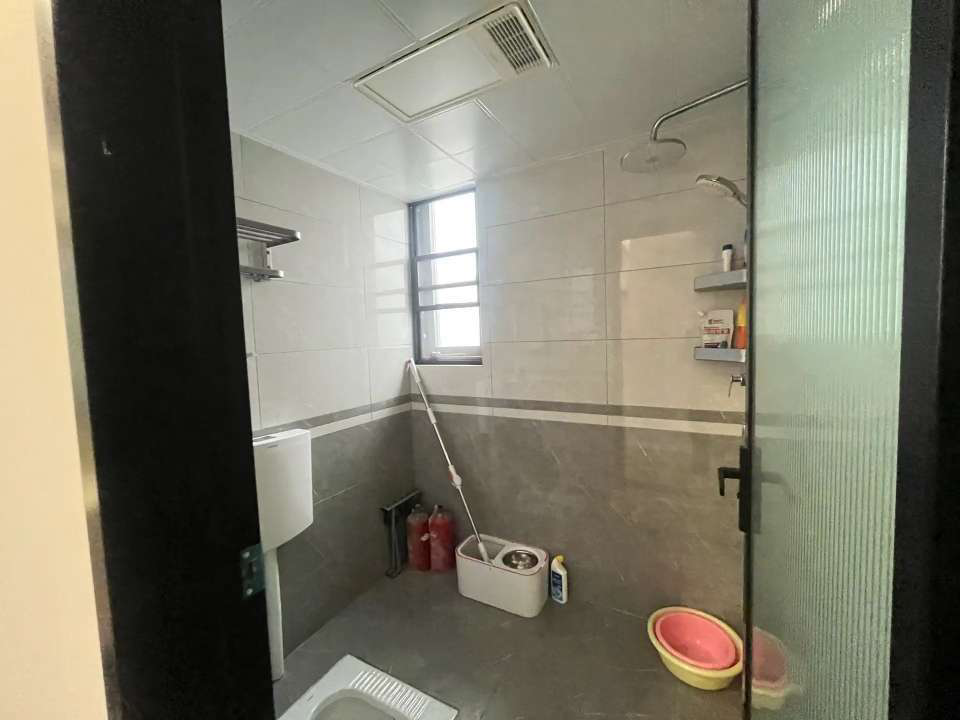 满庭春3室2厅2卫精装修保养完好优价出售！