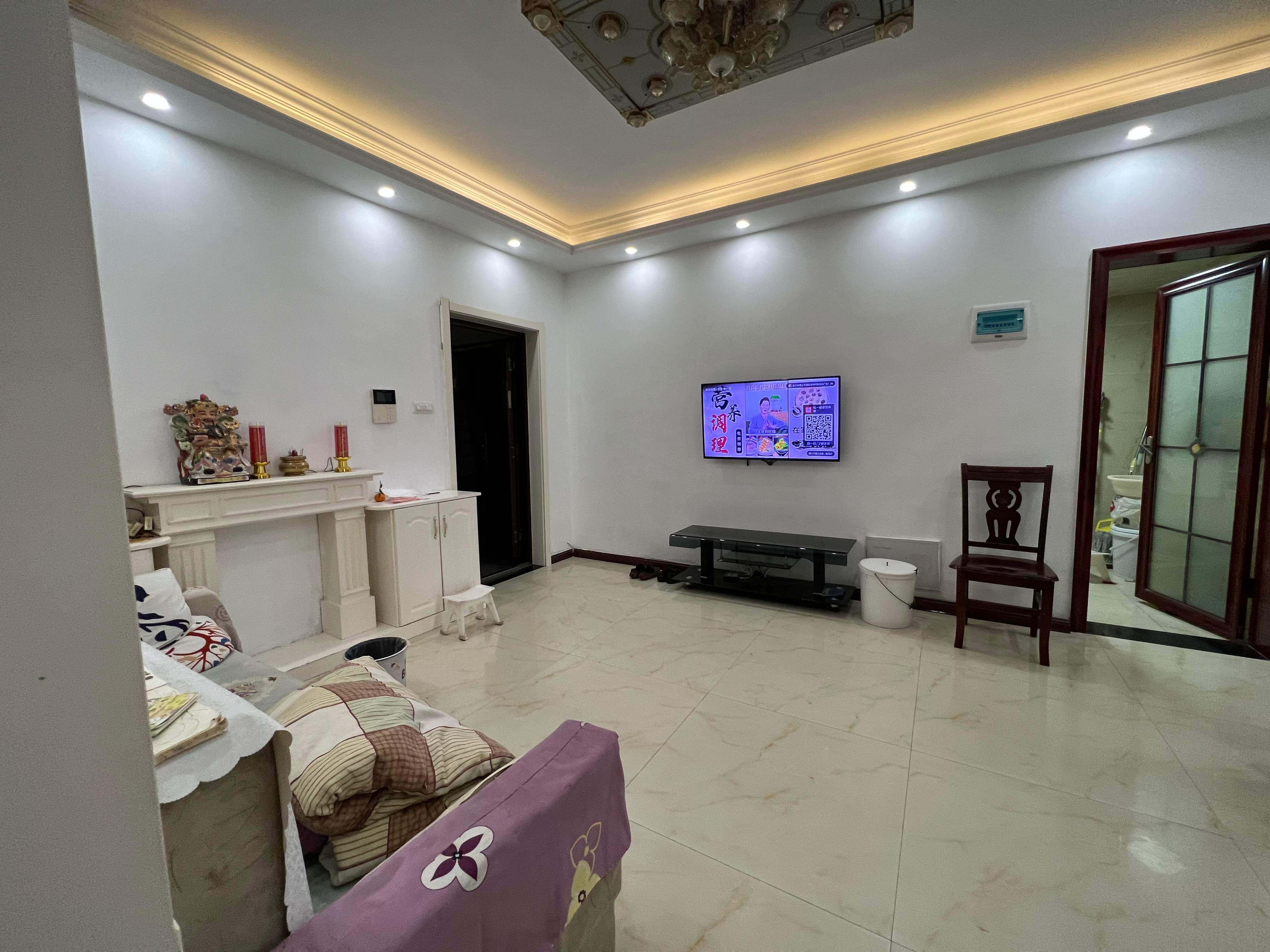 满庭春对面紫润尚城2室2厅精装修家具全配优价出售！