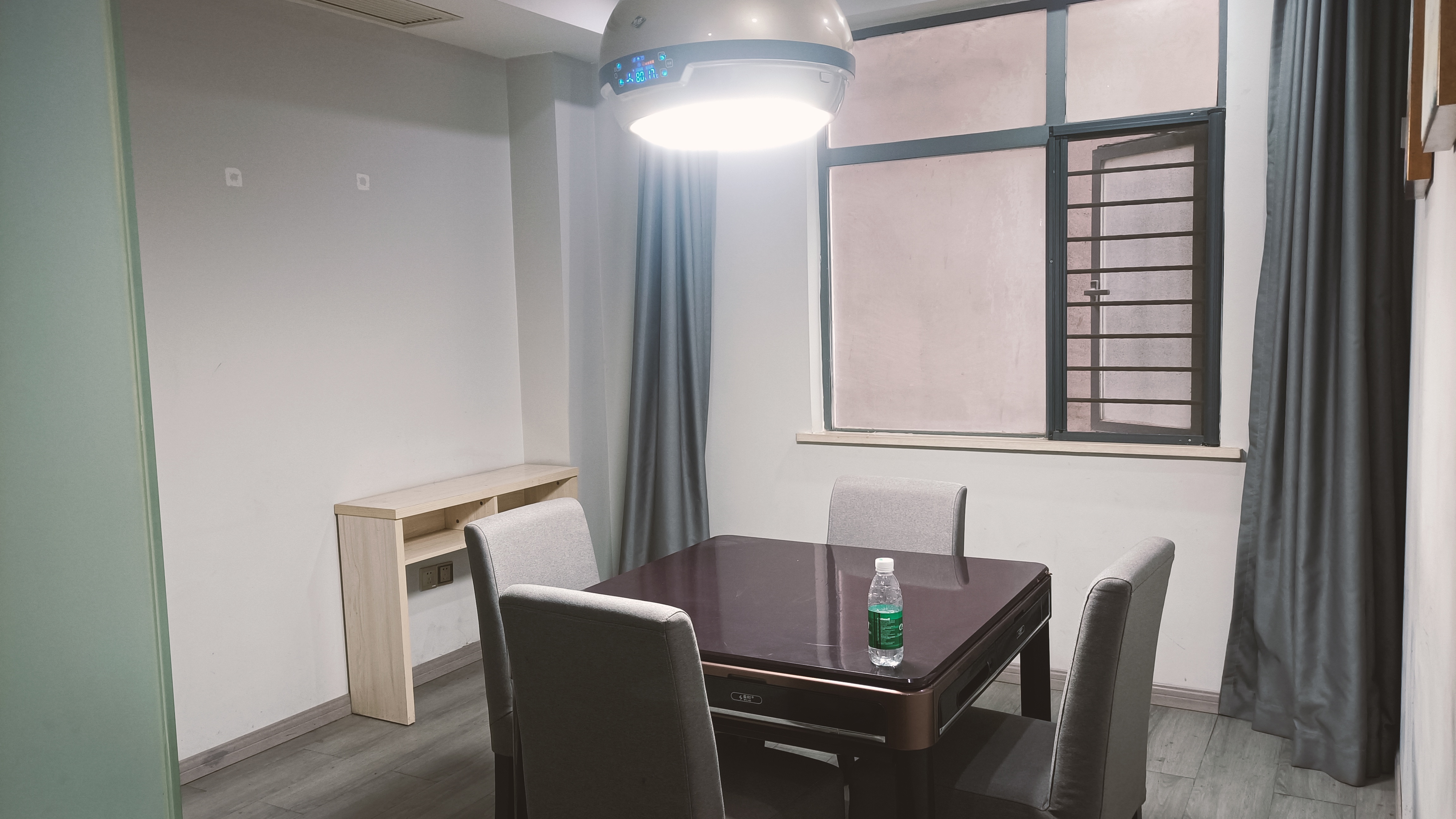 仙桃城南经营中的酒店优价出租，地段好停车方便！