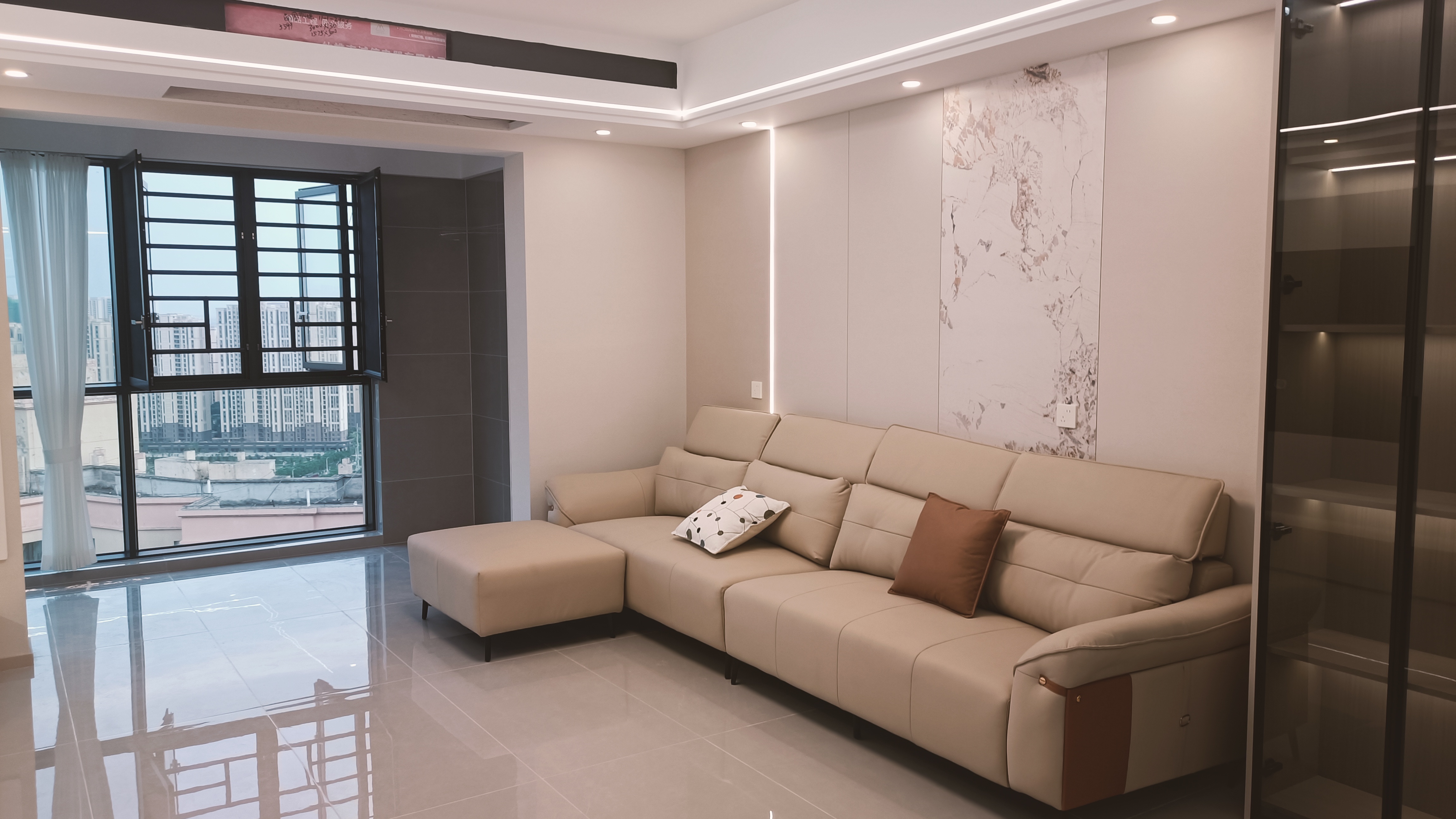 城南好地段南国名珠3室2厅2卫全新精装修，高品质装修要求全都是好材料装修的。