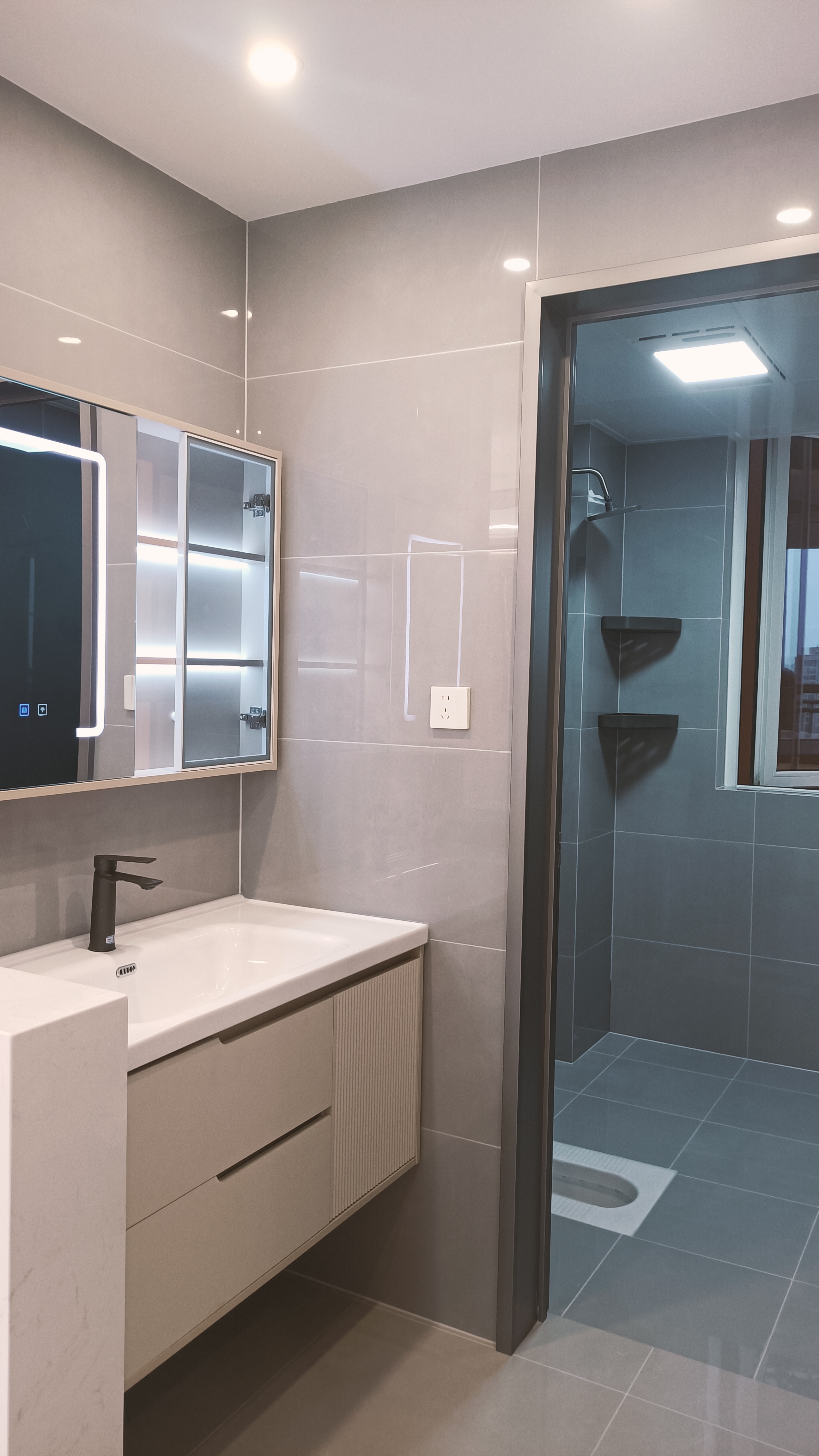 城南好地段南国名珠3室2厅2卫全新精装修，高品质装修要求全都是好材料装修的。