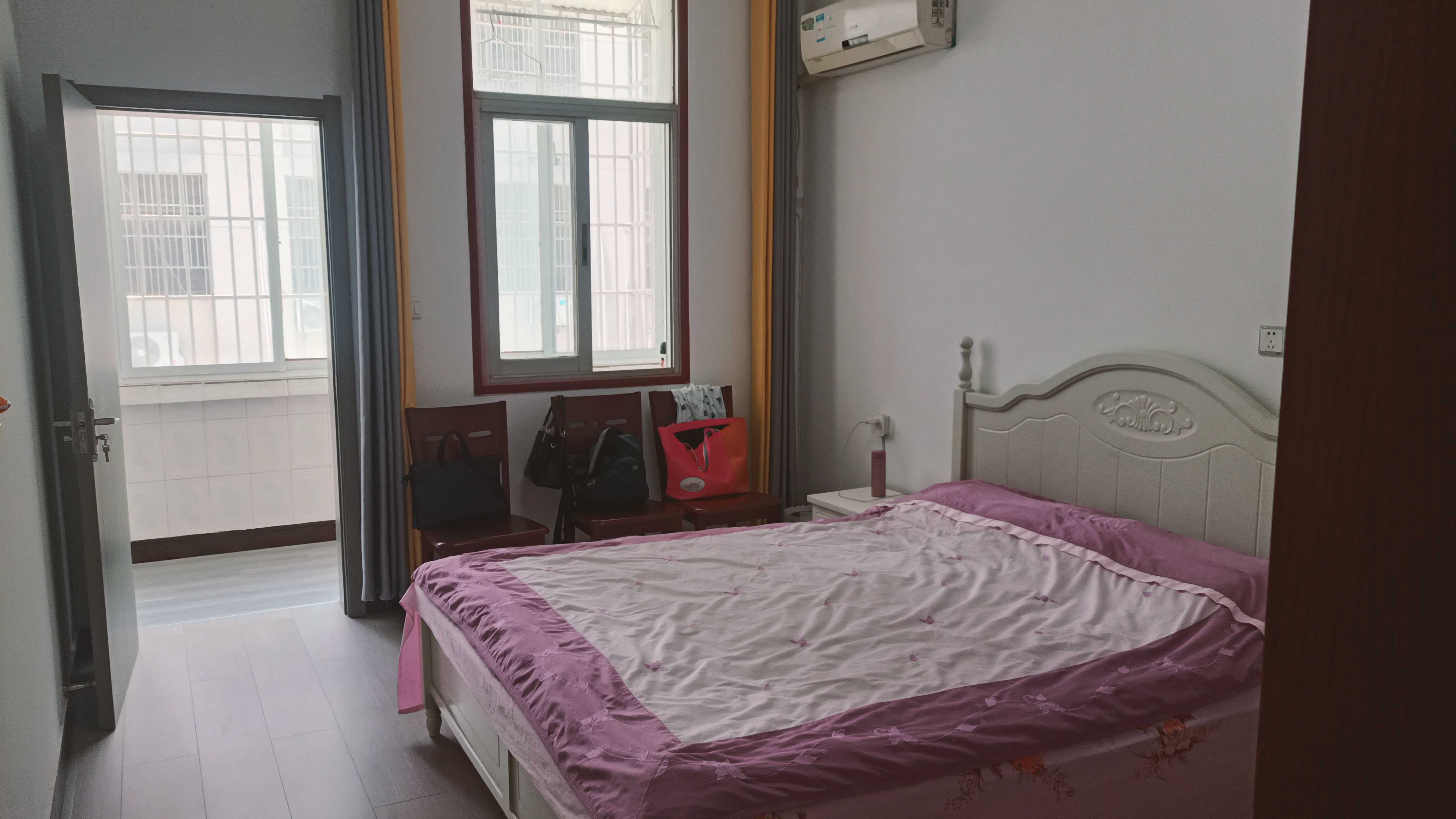 小下河畔河景房，3室两厅，优价出售