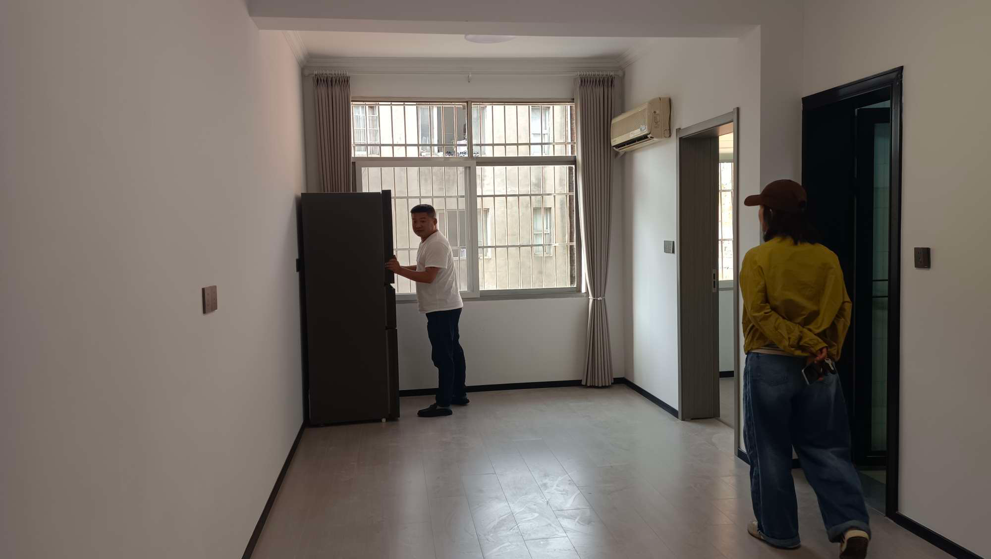 沙嘴钱沟南路2室2厅精装修步梯3楼优价出售！