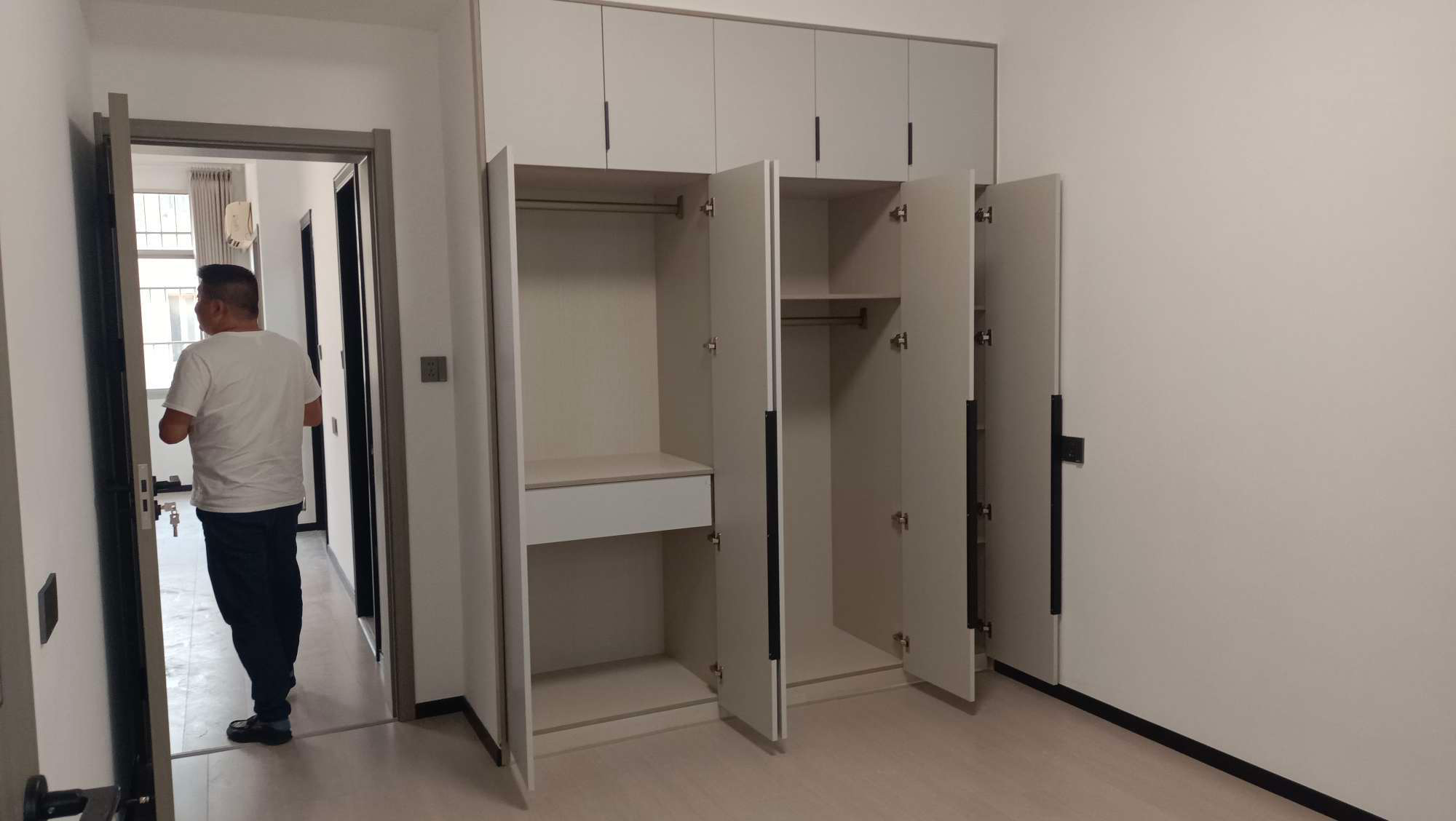 沙嘴钱沟南路2室2厅精装修步梯3楼优价出售！