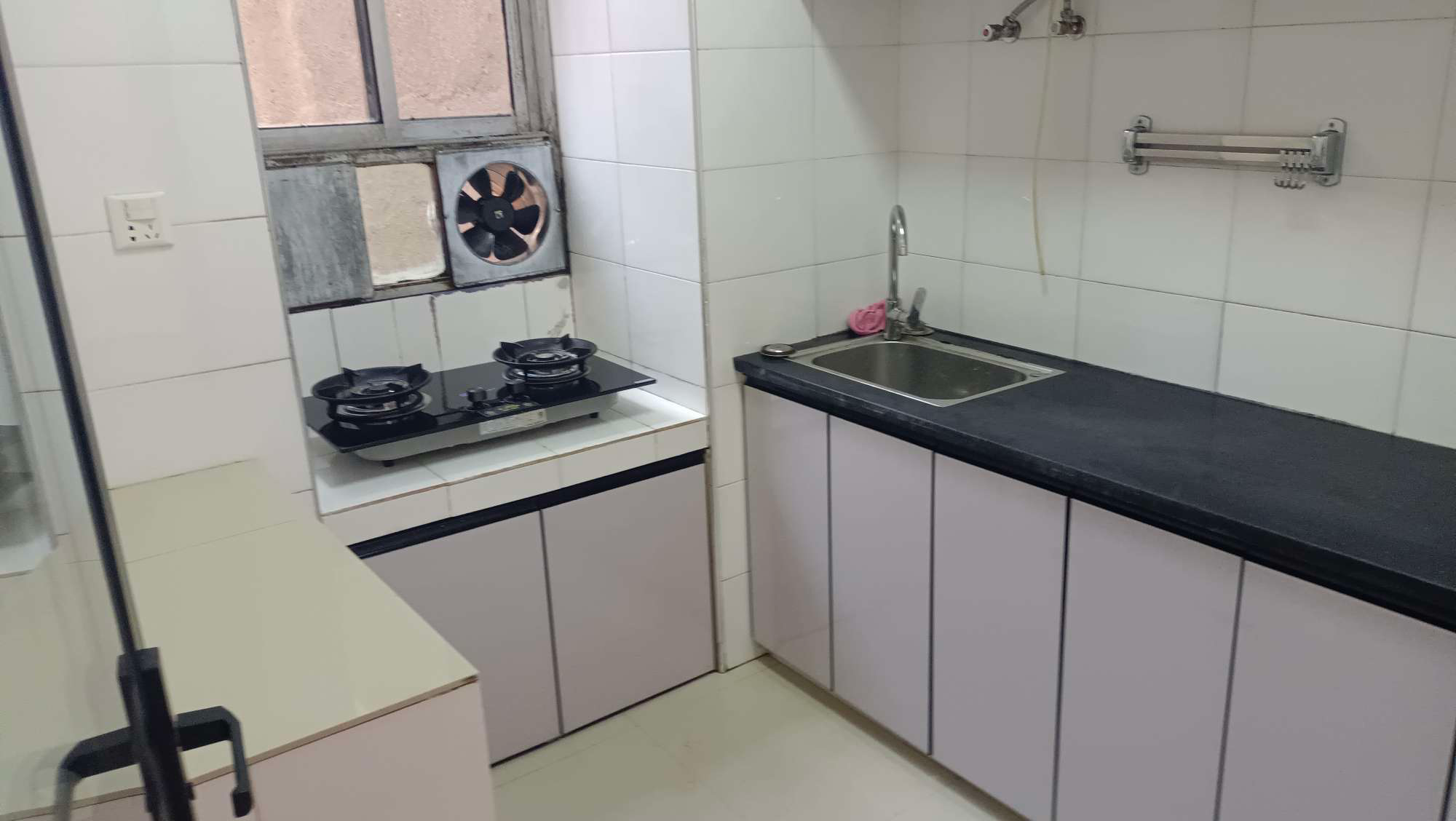 沙嘴钱沟南路2室2厅精装修步梯3楼优价出售！