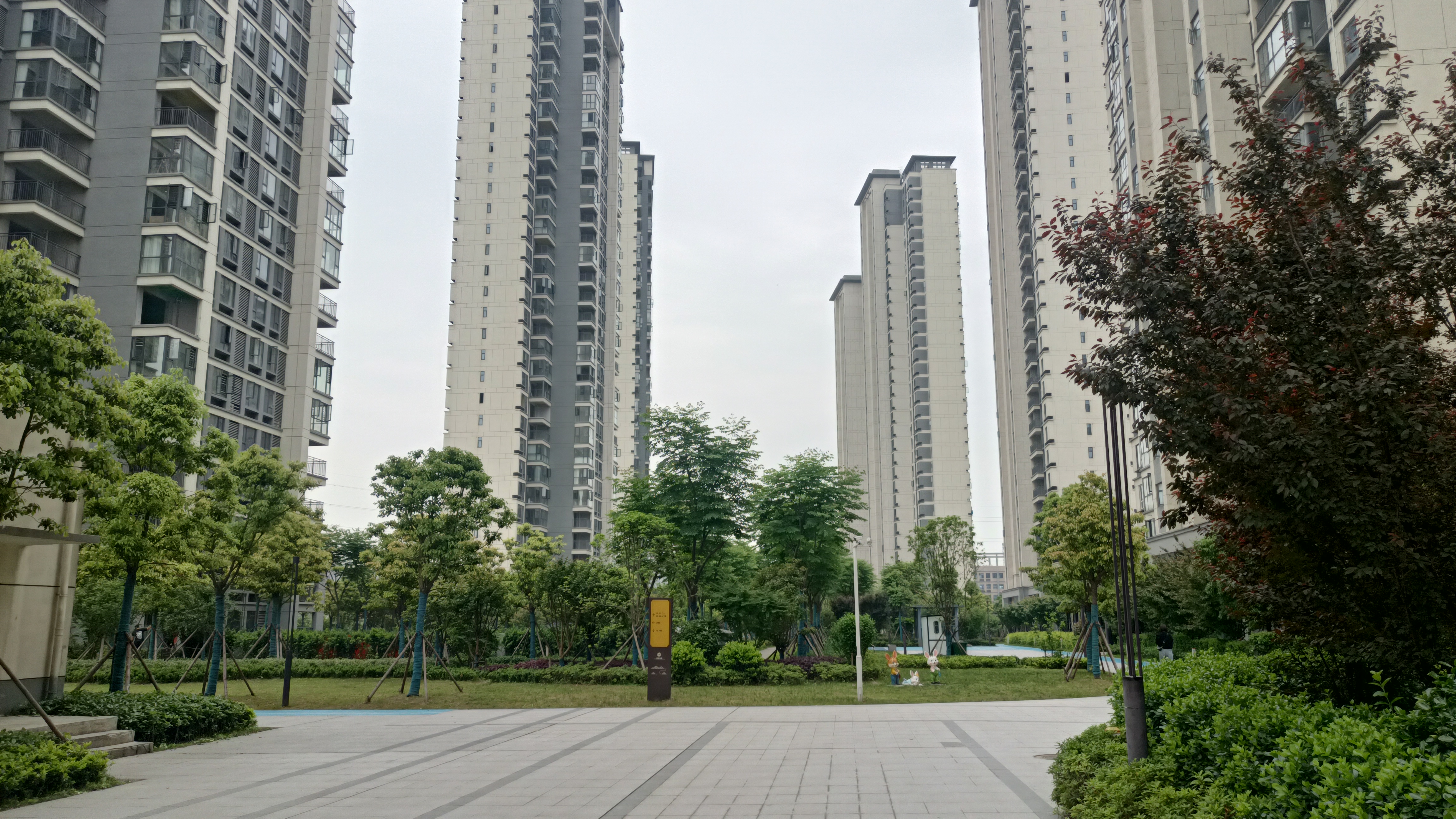 风和日丽小区3室2厅2卫全新毛坯房52万优价出售！