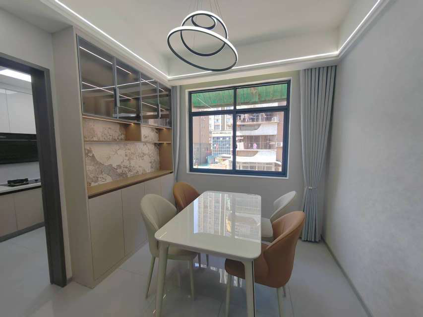 仙桃大洪桥康湾一品这里3室2厅1卫全新精装修拎包即住！