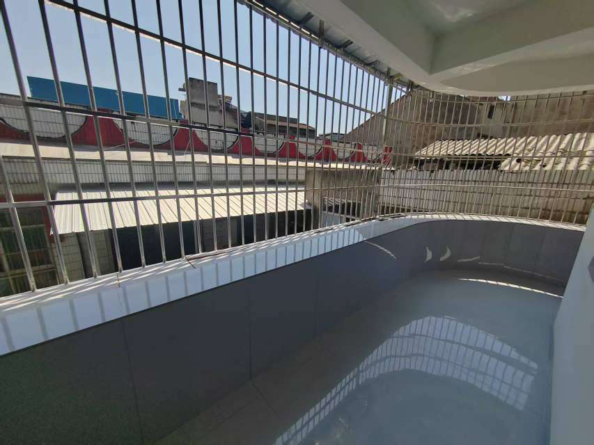 仙桃大洪桥康湾一品这里3室2厅1卫全新精装修拎包即住！