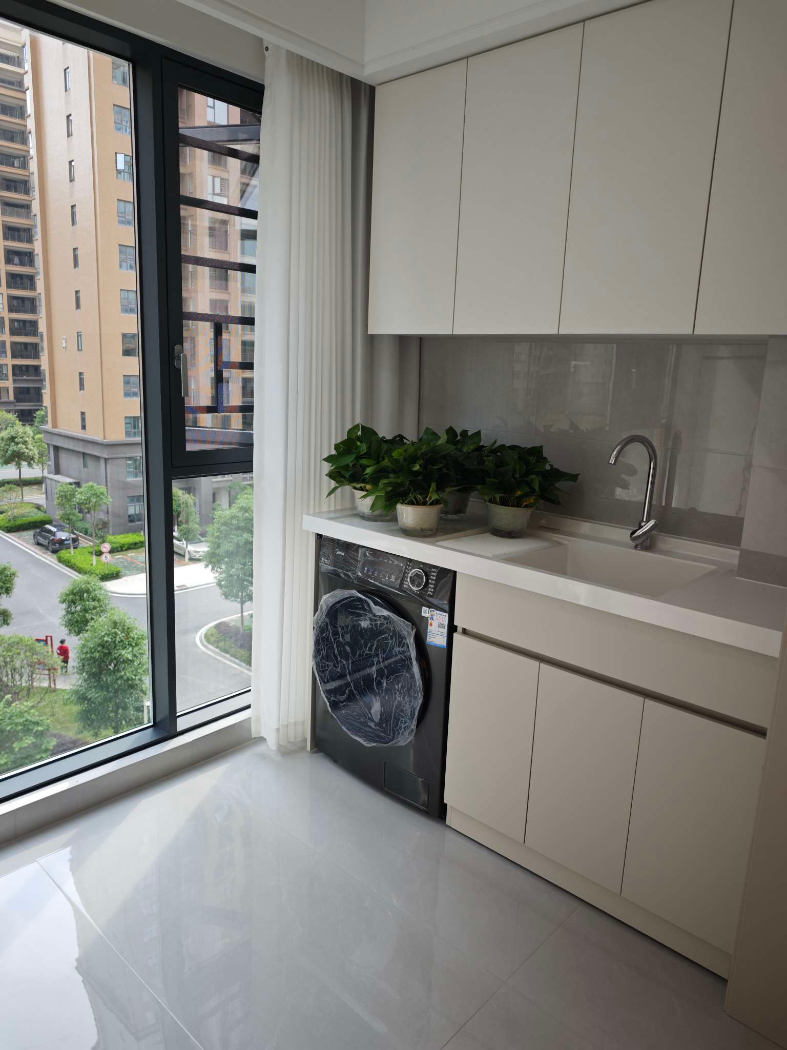 南城新区3室2厅2卫全新精装修沔阳天泽园户型好得房率高！