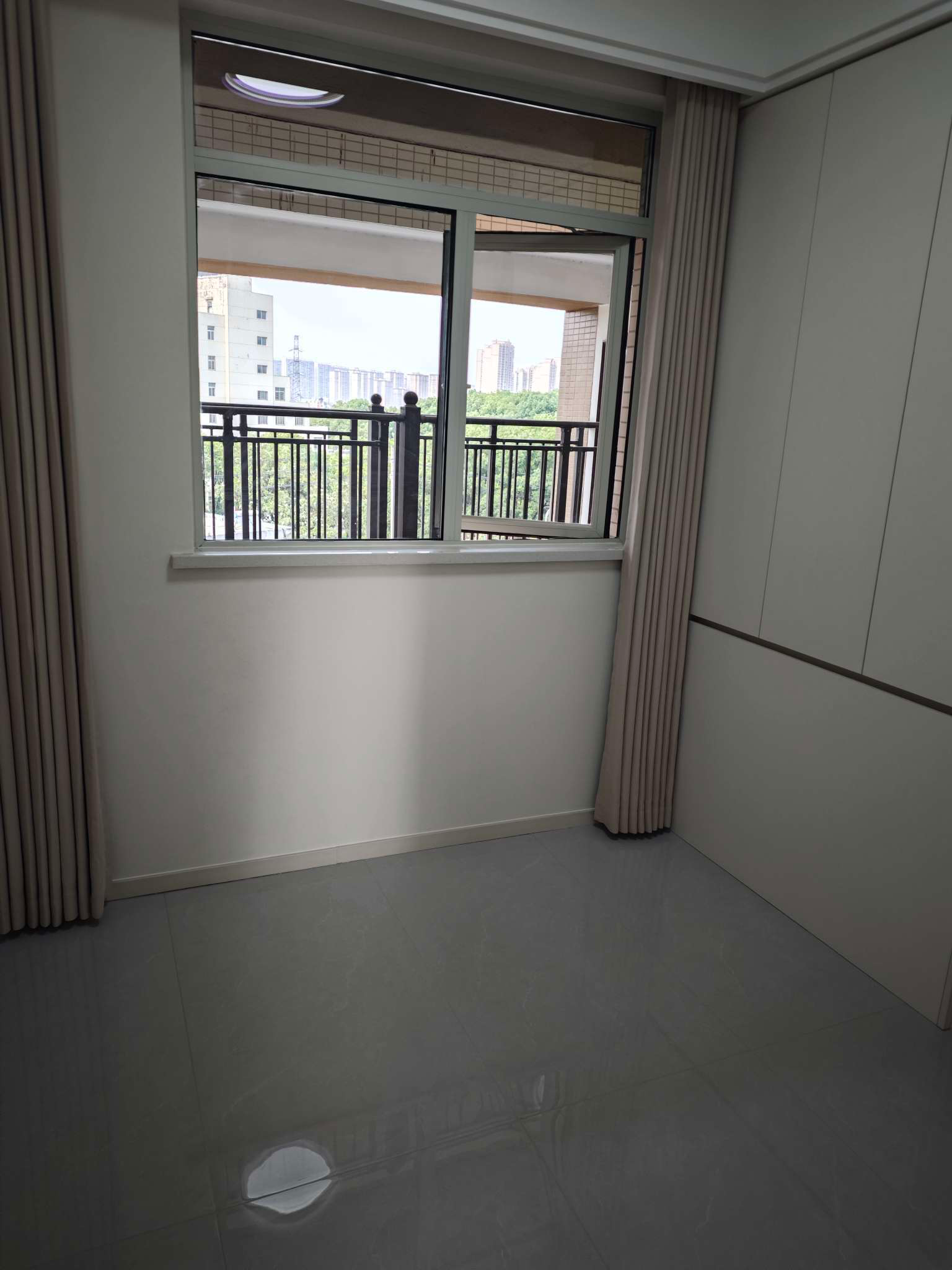 南城新区3室2厅2卫全新精装修沔阳天泽园户型好得房率高！