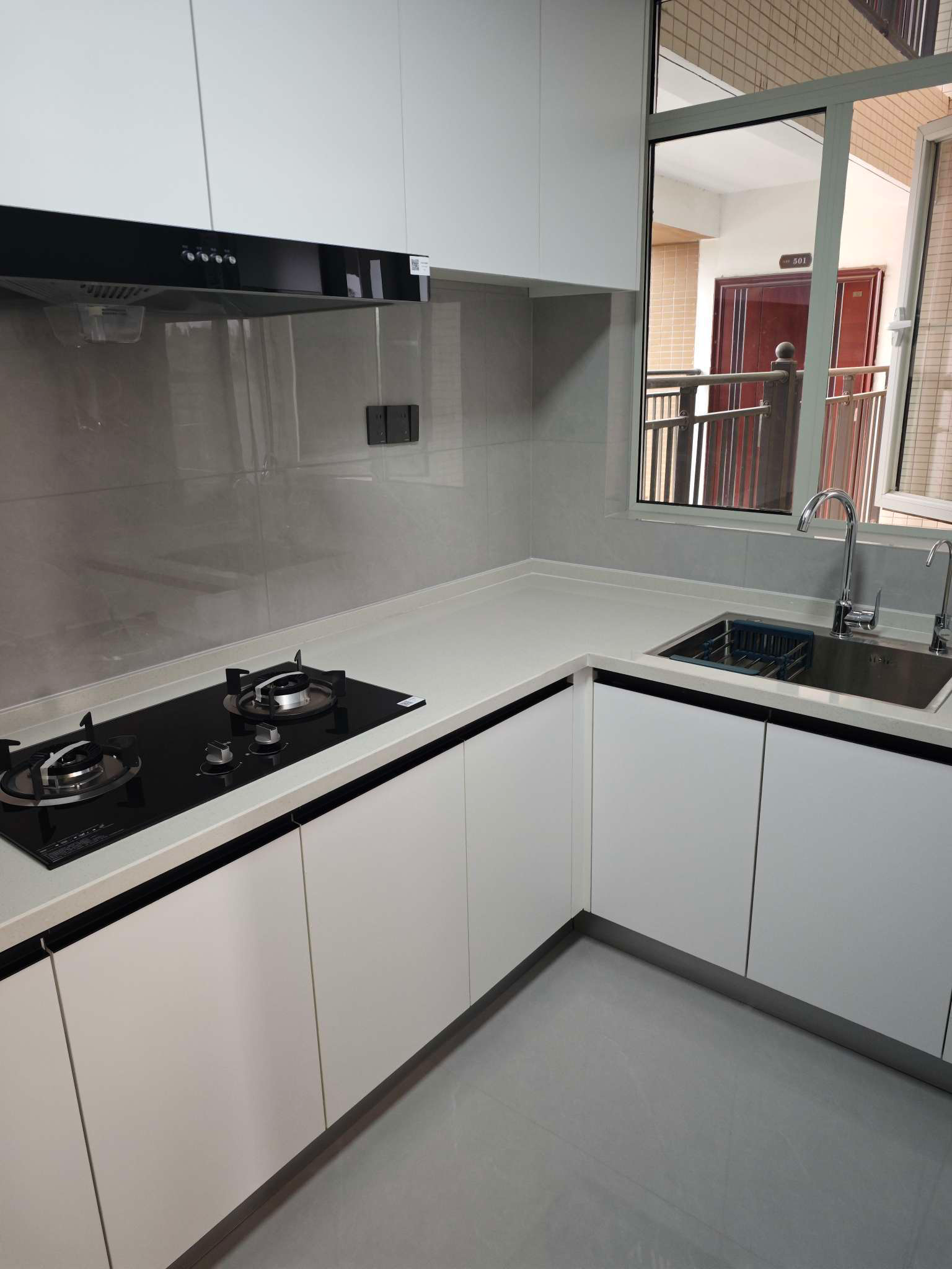 南城新区3室2厅2卫全新精装修沔阳天泽园户型好得房率高！