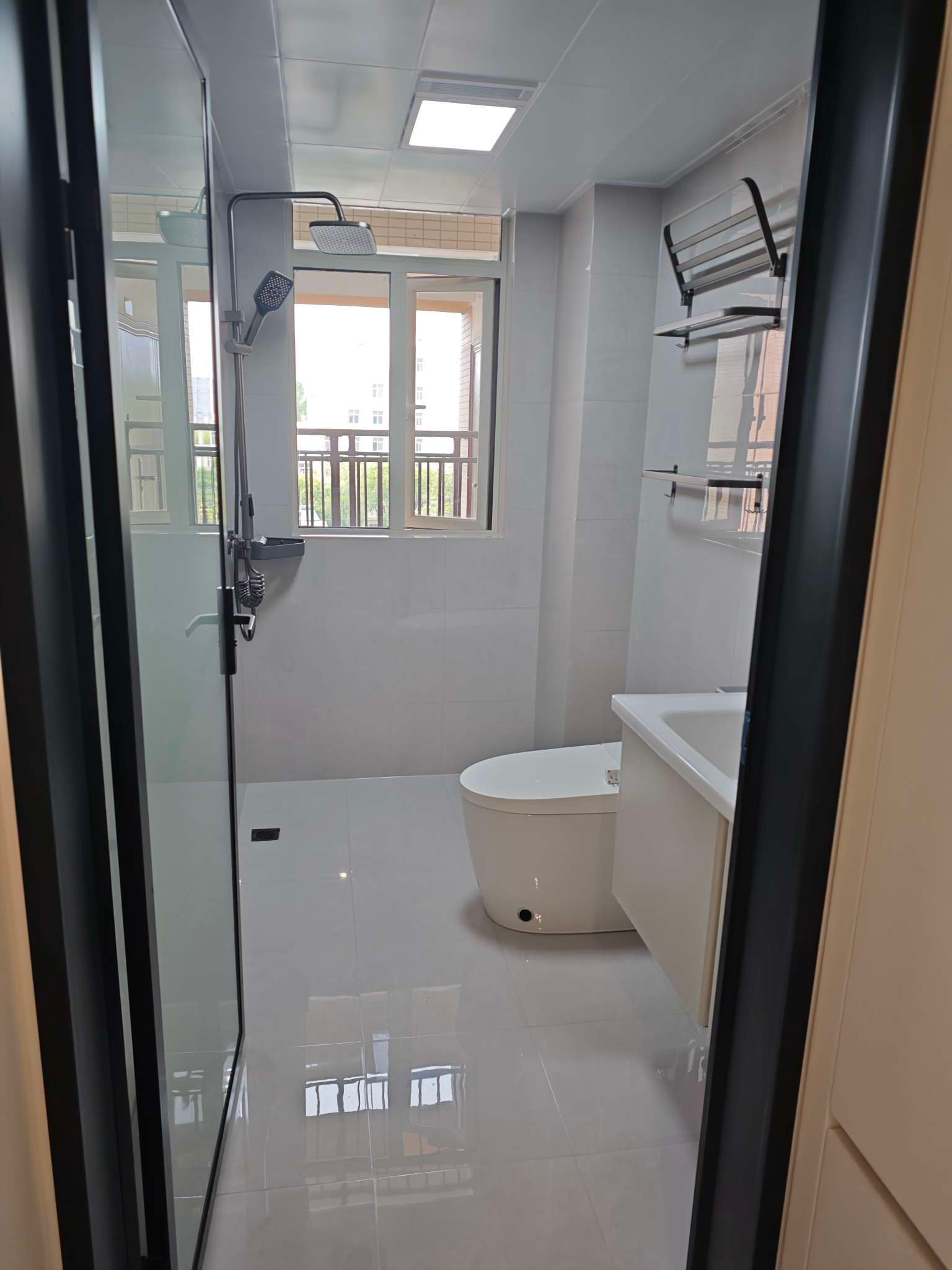 南城新区3室2厅2卫全新精装修沔阳天泽园户型好得房率高！