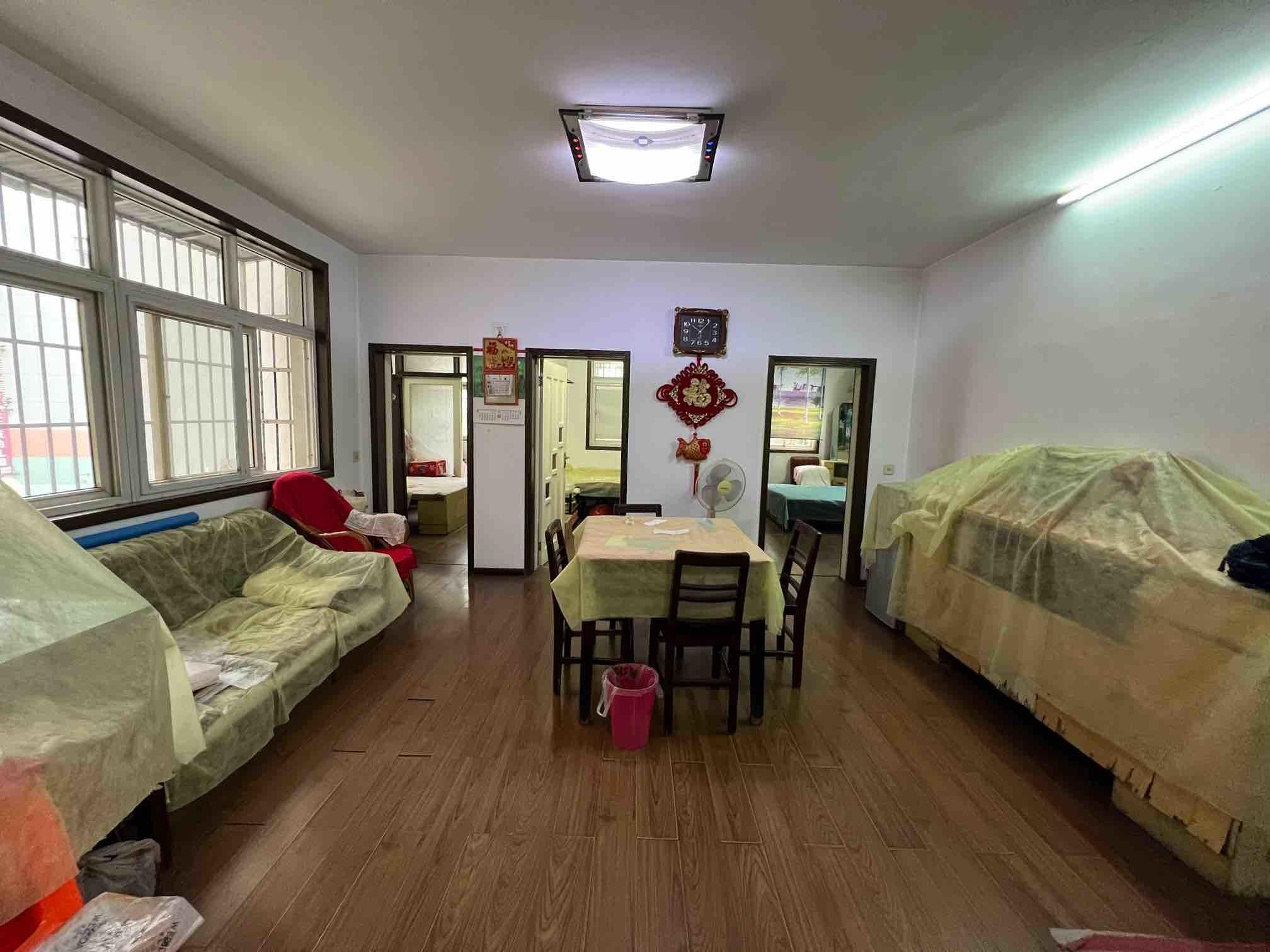 仙下河畔步行街3室2厅2卫步梯2楼的房子28.5万优价出售！