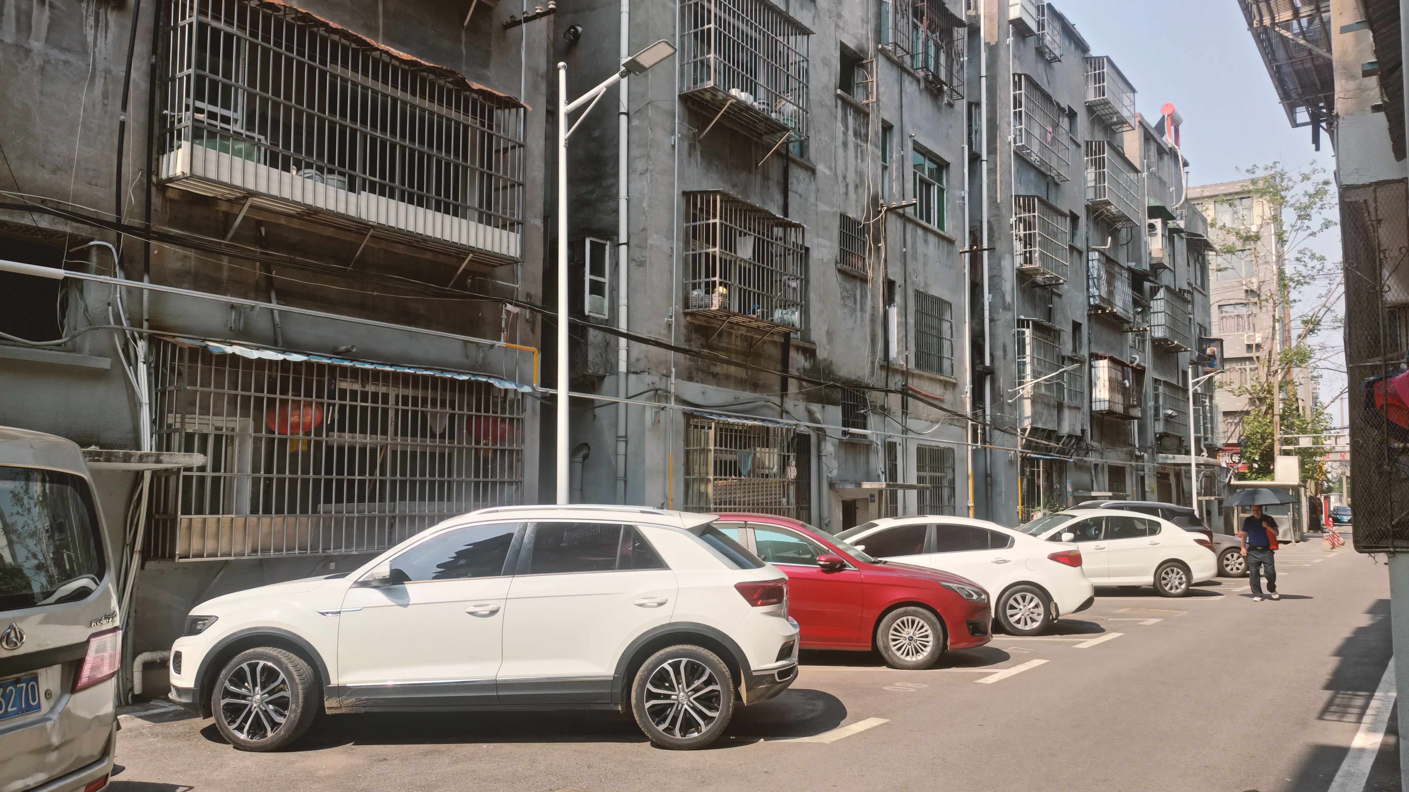 交通路实验书包房书包房3室1室全新精装修两证全步梯3楼优价出售