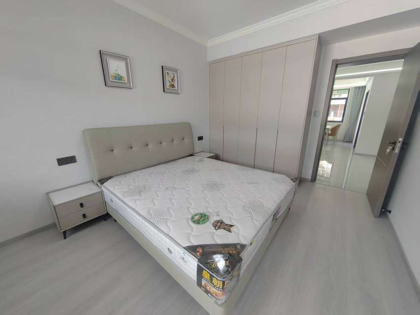 交通路实验书包房书包房3室1室全新精装修两证全步梯3楼优价出售