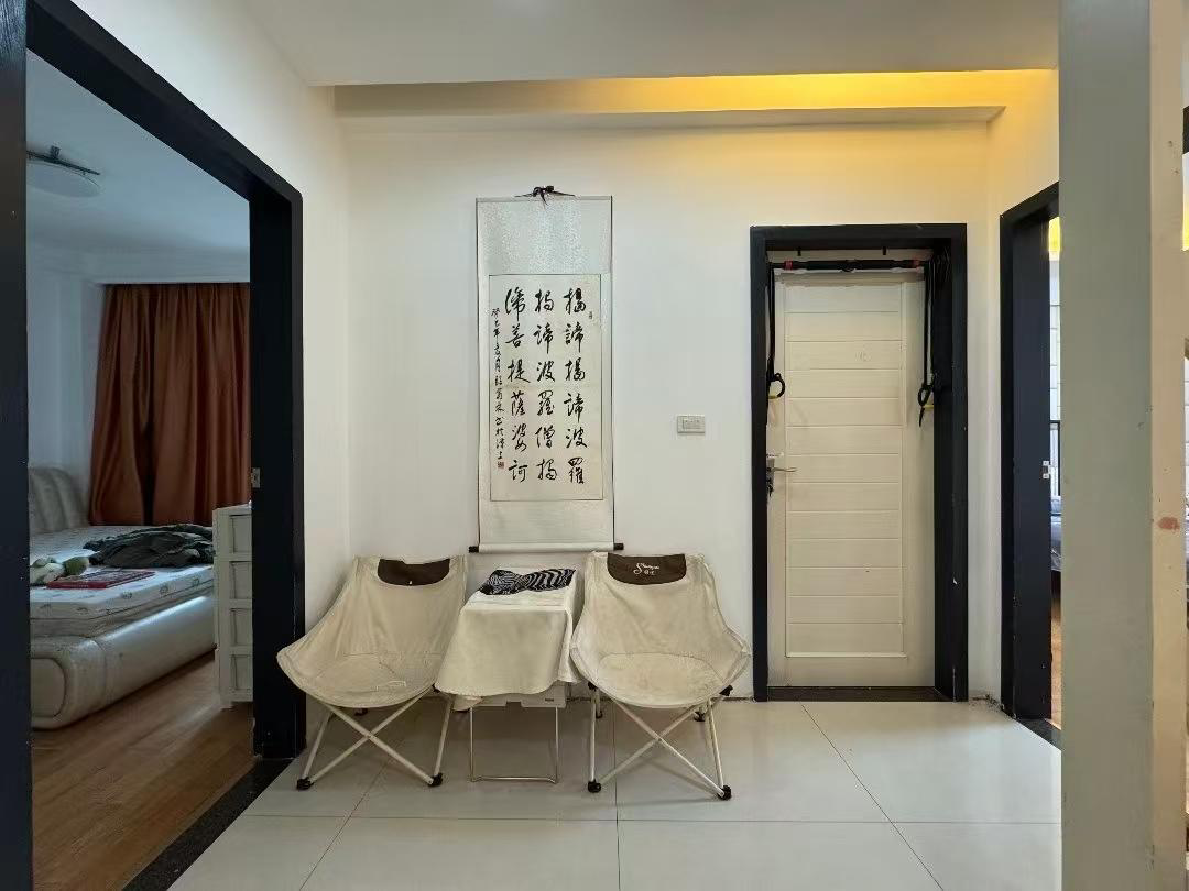 城南一品苑小区3室2厅2卫精装修两证全优价出售！