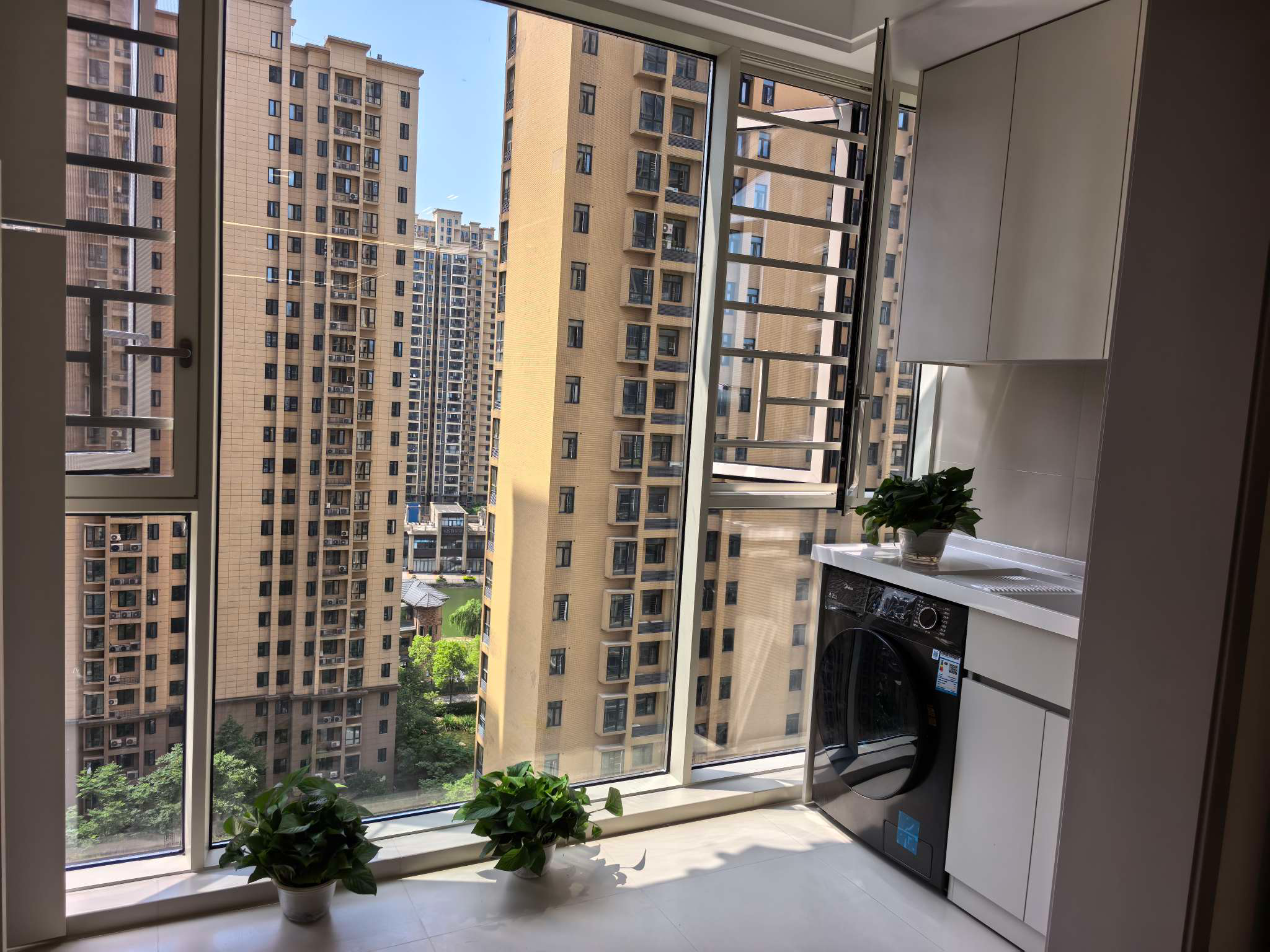 森林国际城全新精装修好楼层中间楼层94平米60.8万优价出售