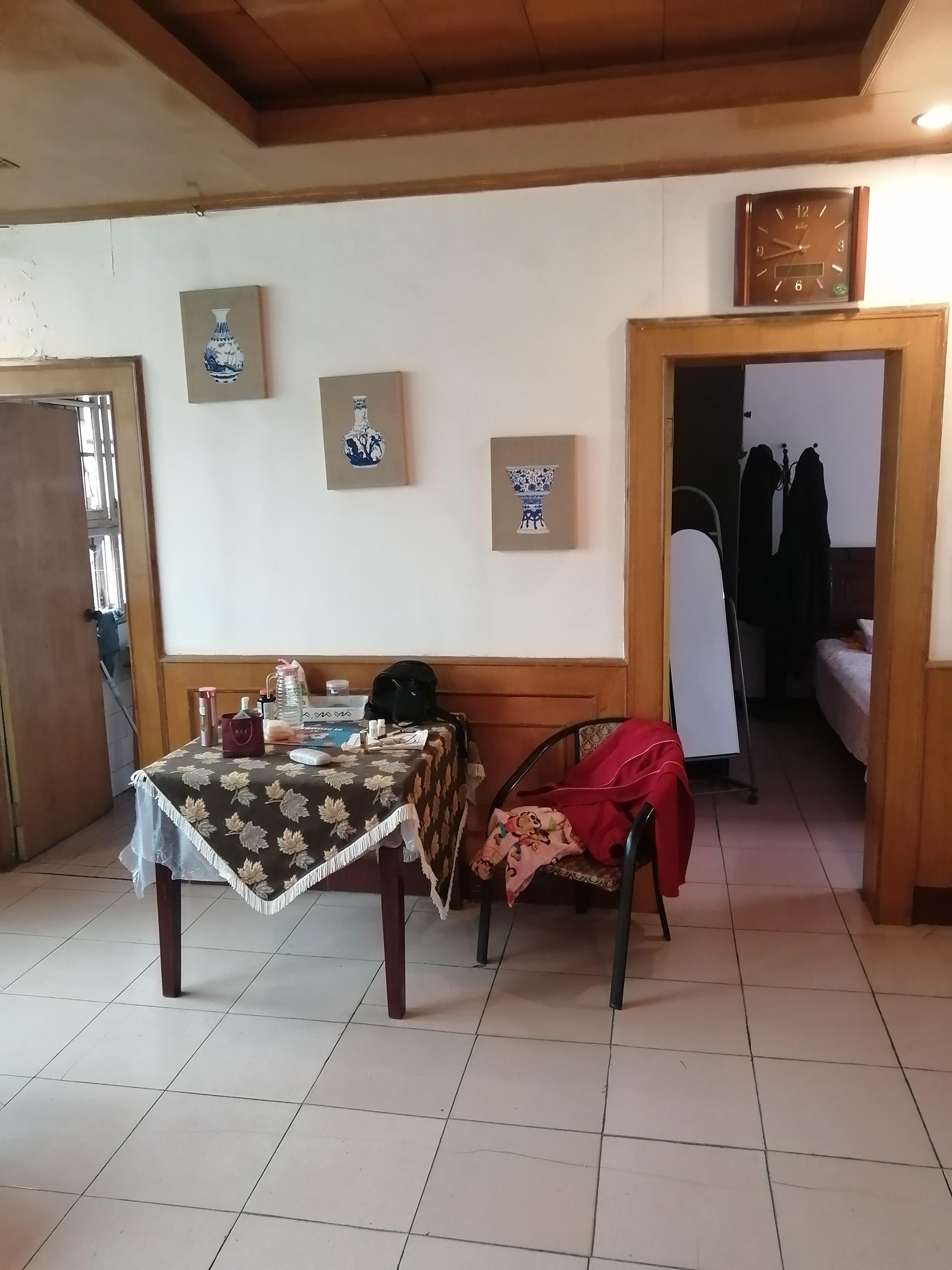 何李路与沔阳大道交汇处水利局宿舍步梯3楼3室1厅保养完好直接入住！