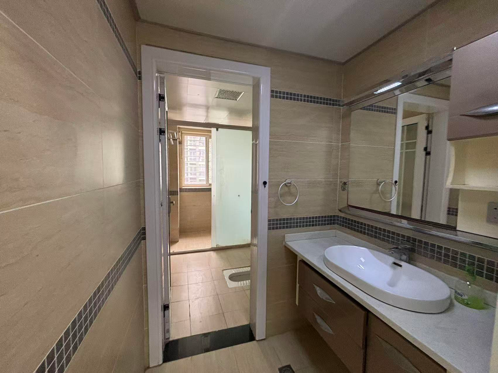 香岸华府3室2厅2卫125平精装修48.8万优价出售