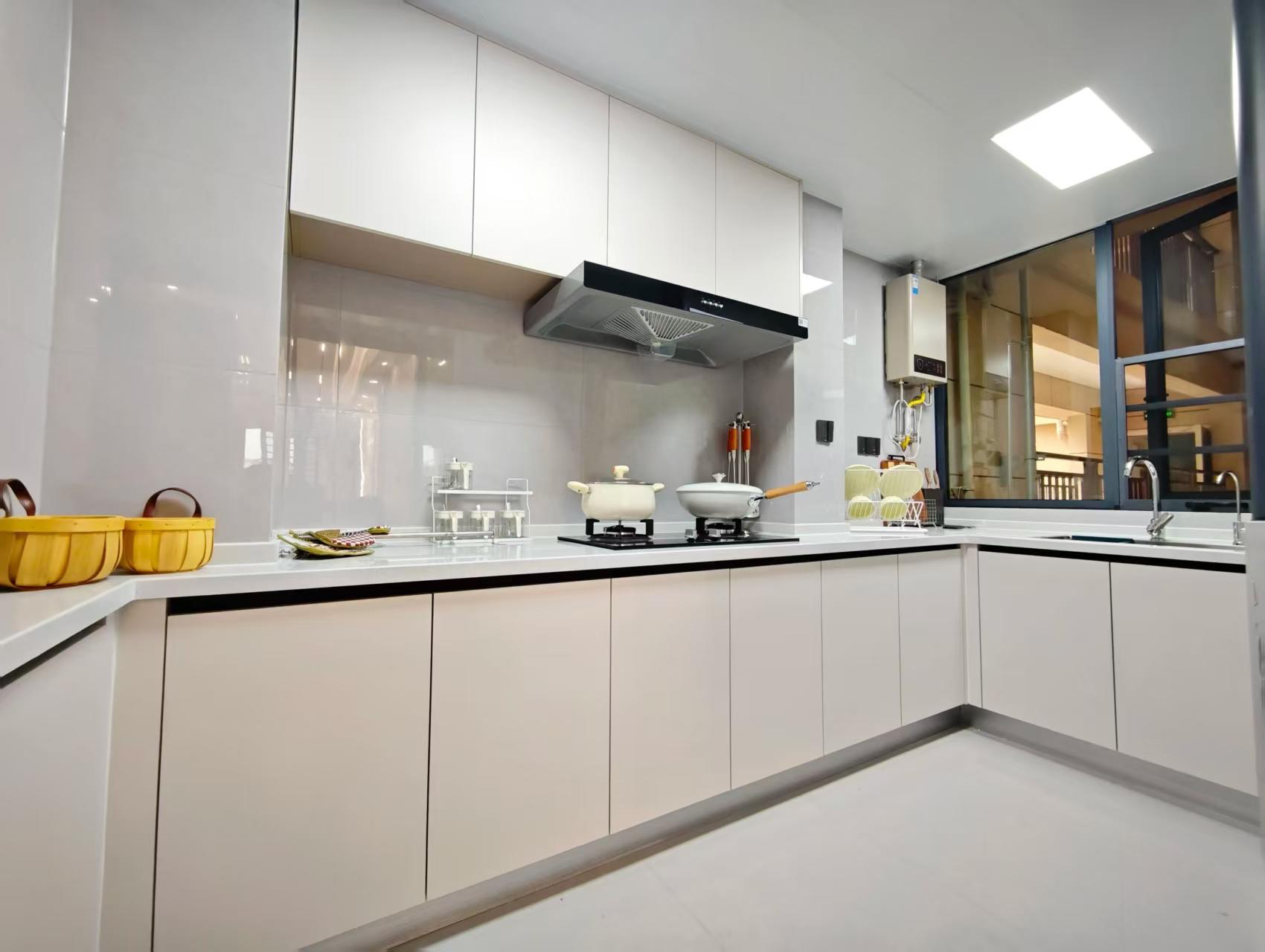 御湖世家3室2厅2卫全新精装修拎包即住！