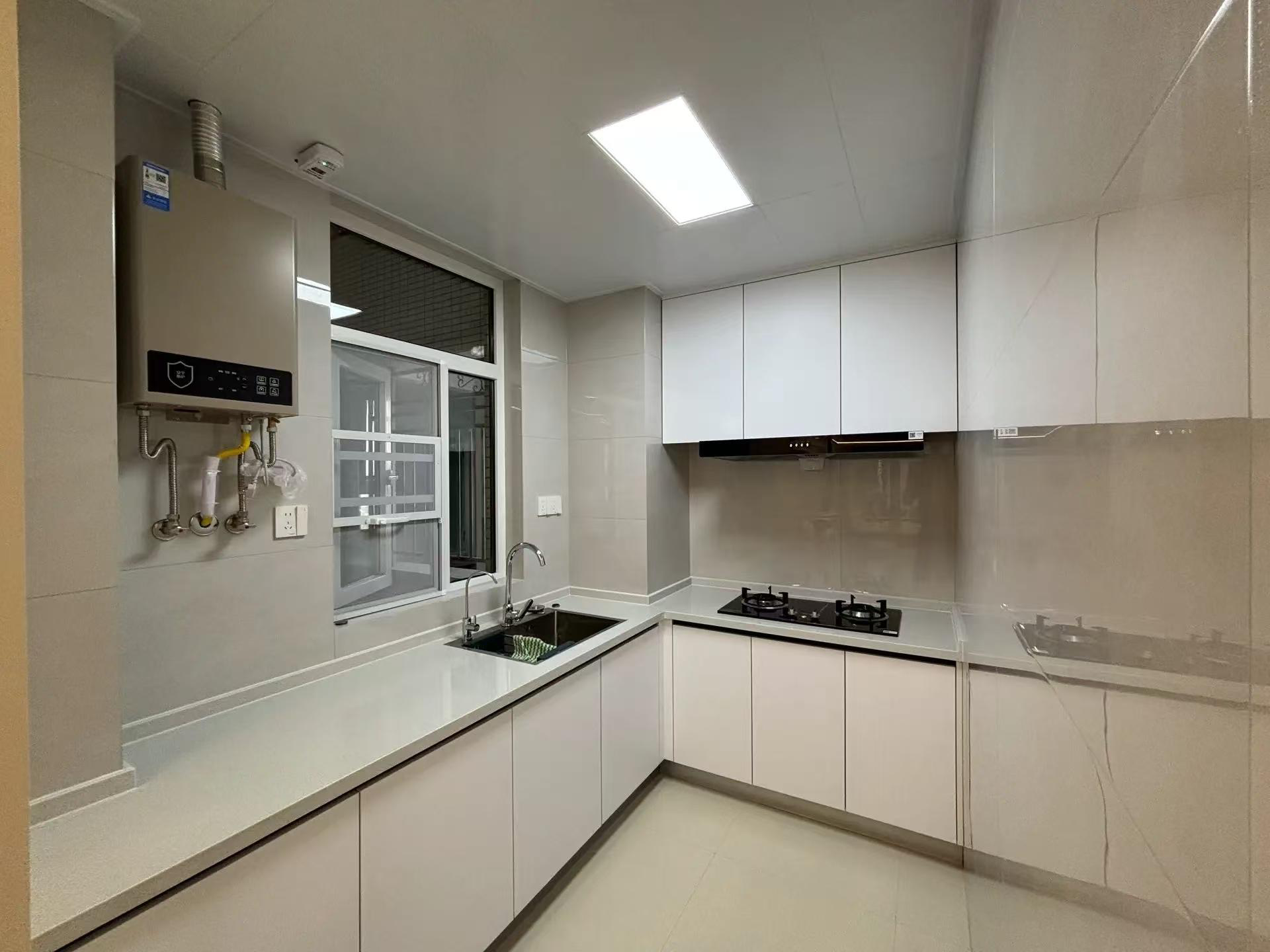 沔阳公馆3室2厅2卫全新精装修没有住过高标准的装修，房子优价出售