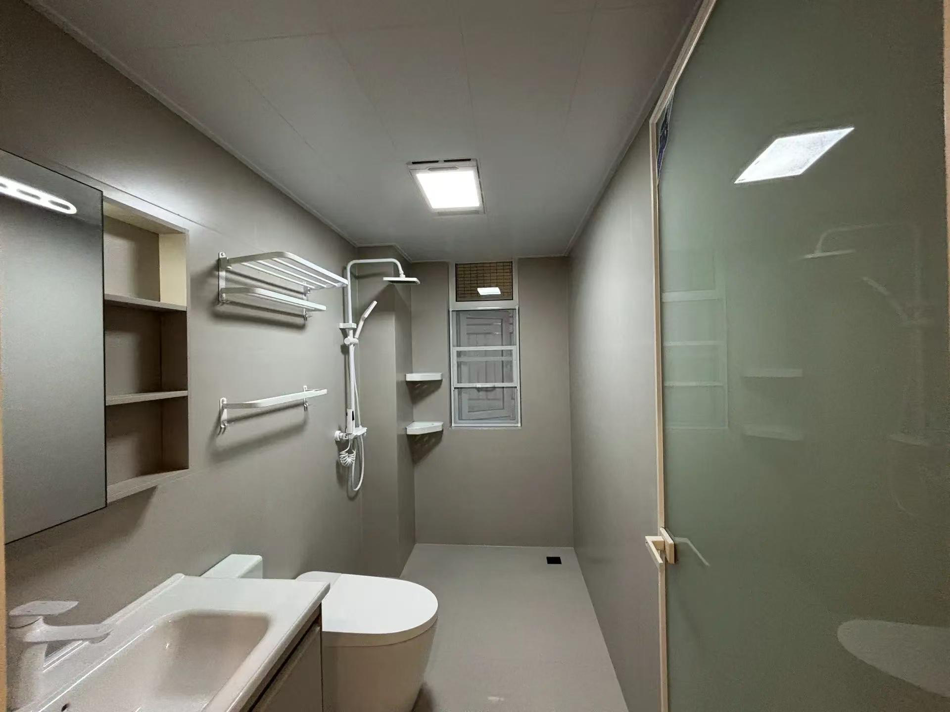 沔阳公馆3室2厅2卫全新精装修没有住过高标准的装修，房子优价出售