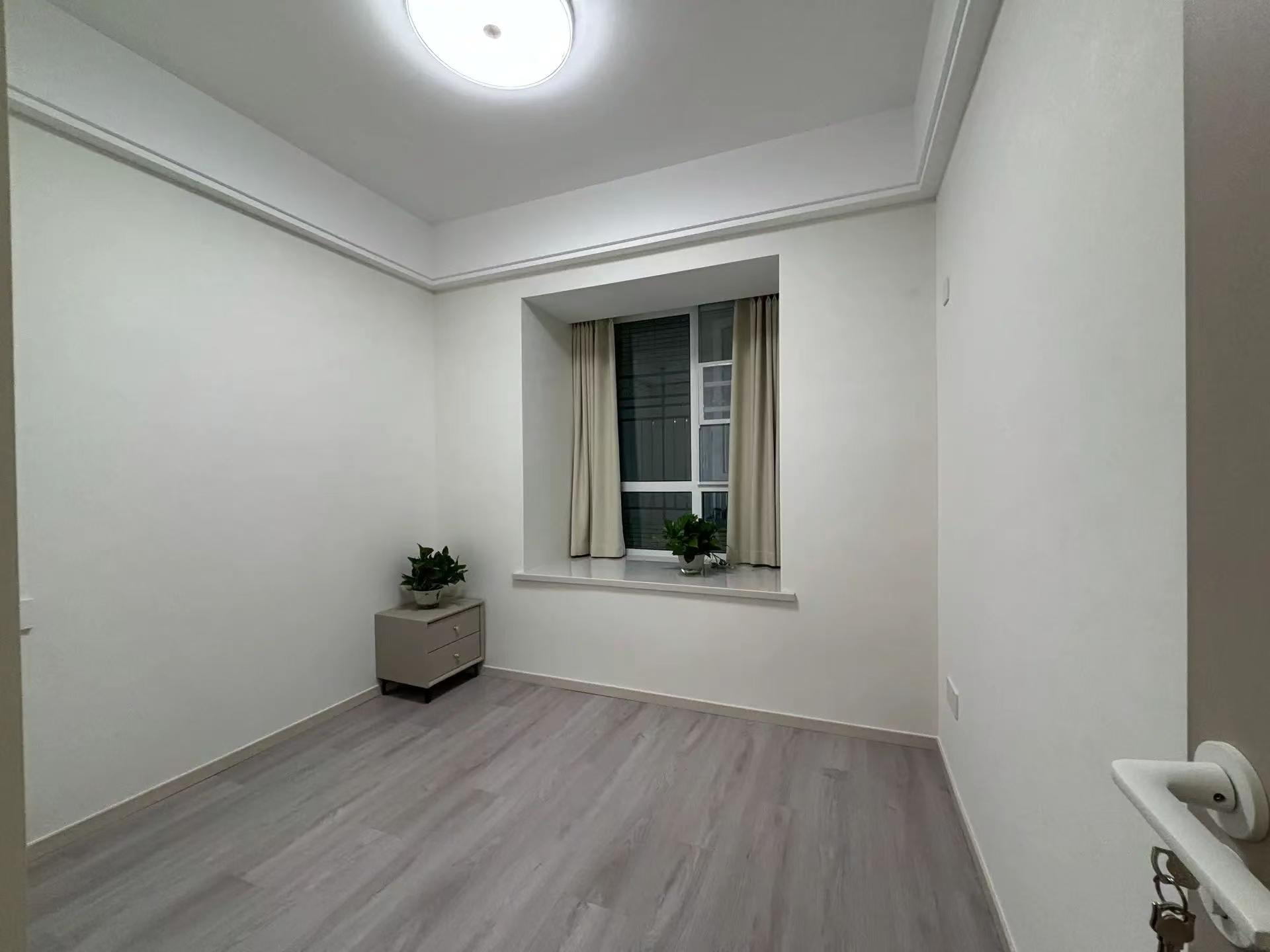 沔阳公馆3室2厅2卫全新精装修没有住过高标准的装修，房子优价出售