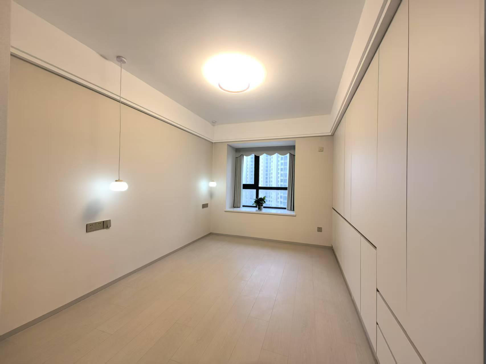 御湖世家3室2厅2卫全新精装修134平79万优价出售