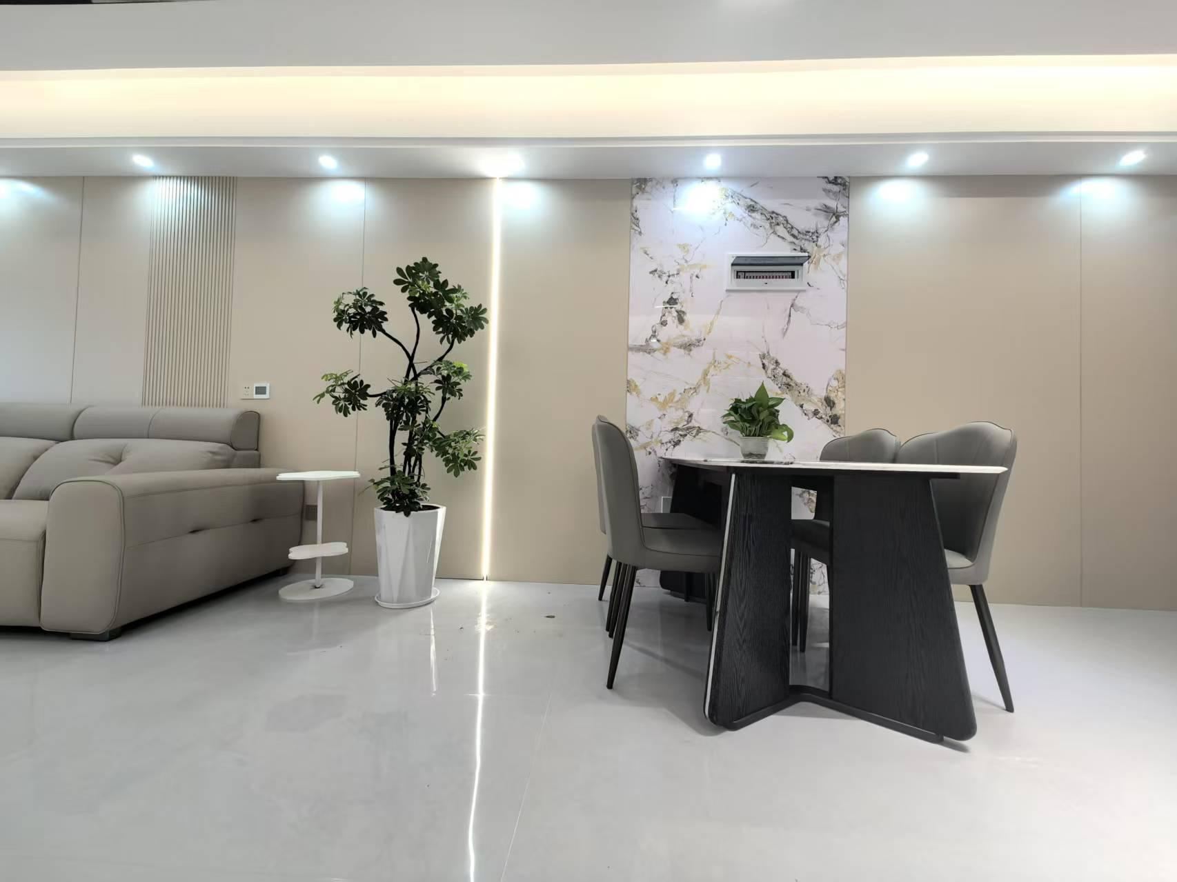 御湖世家3室2厅2卫全新精装修134平79万优价出售