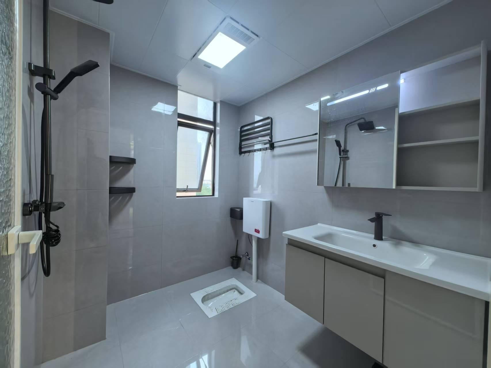 御湖世家3室2厅2卫全新精装修134平79万优价出售