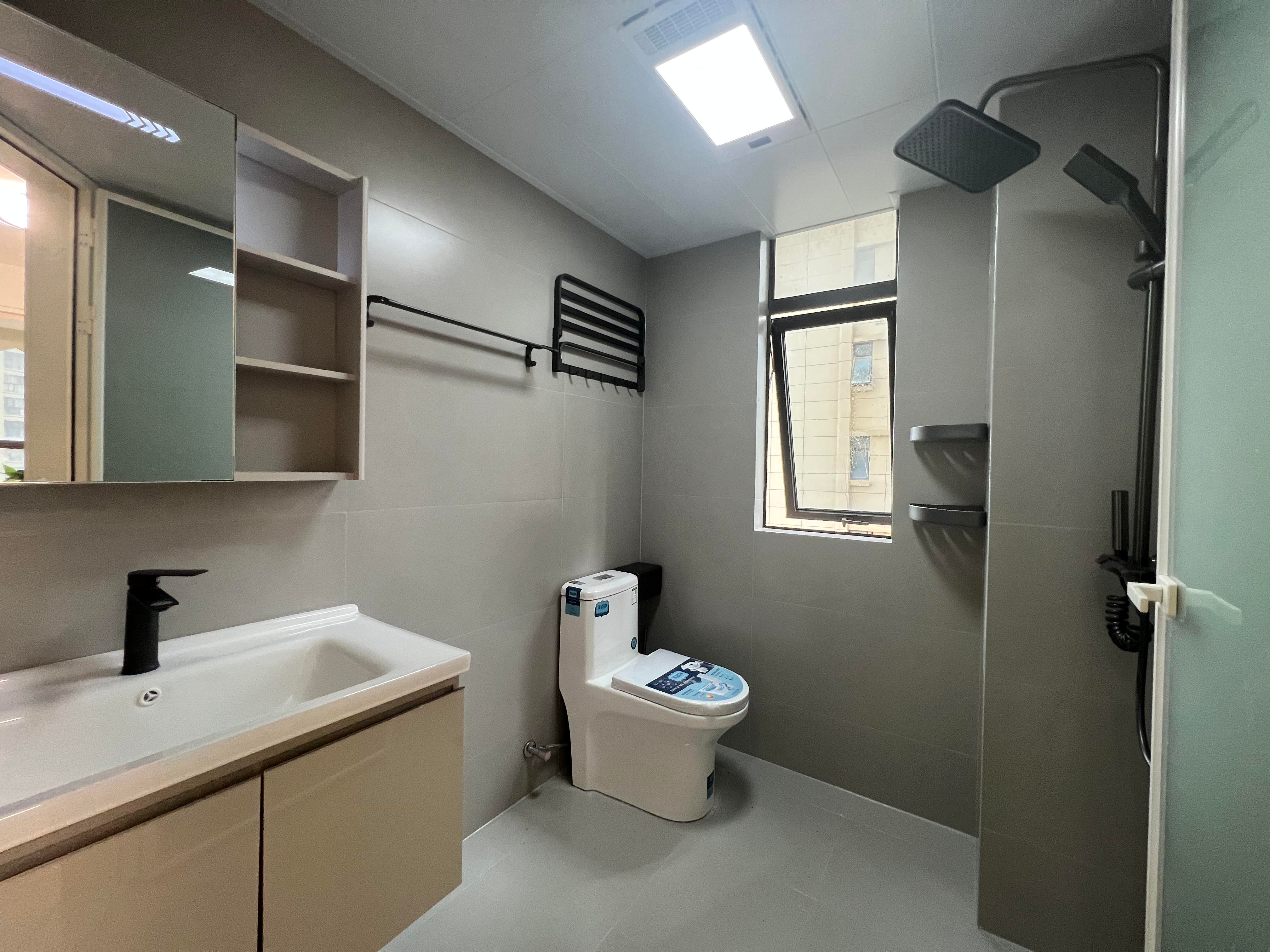 御湖世家3室2厅2卫全新精装修134平79万优价出售