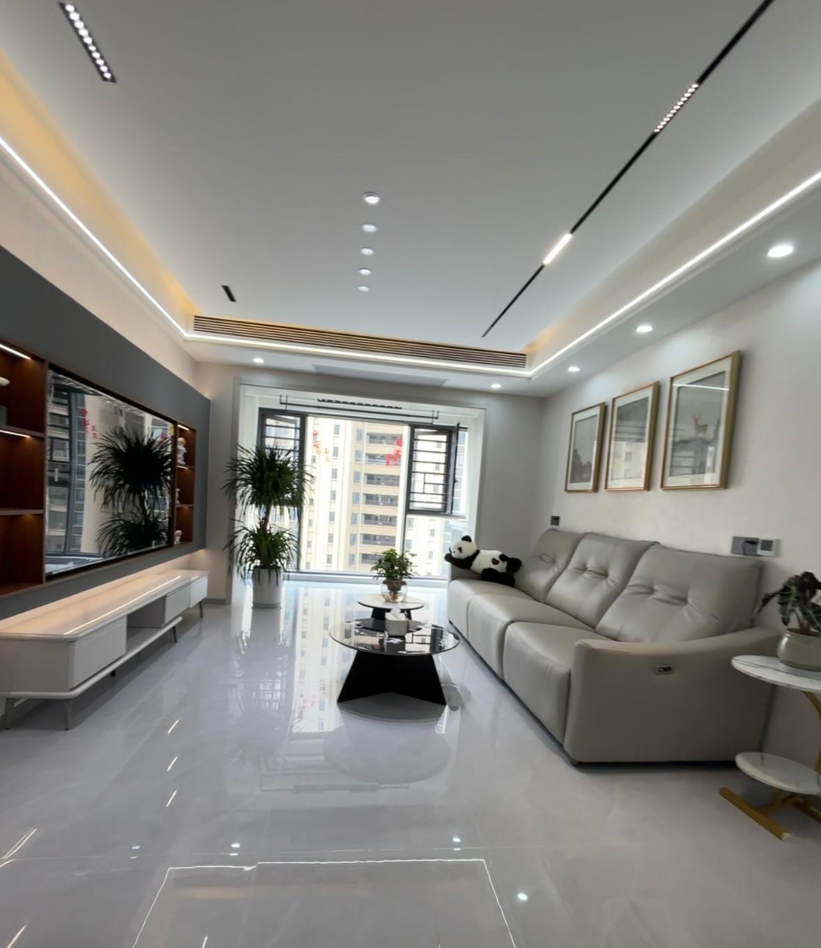 御湖世家3室2厅2卫全新精装修两证全满2年优价出售！