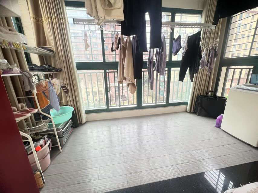 新城壹号洋房 3室2厅1卫 精装修 优价出售！