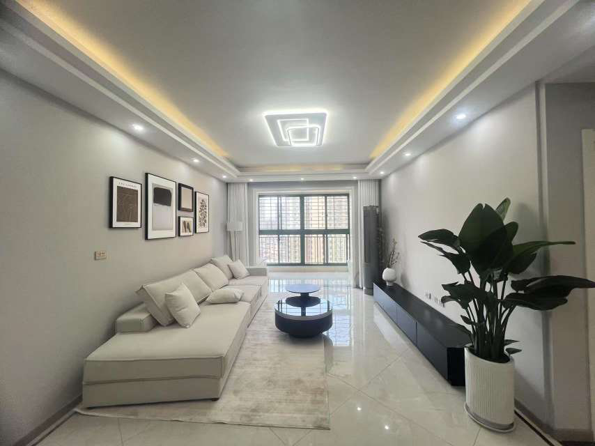 新街3室2厅2卫精装修保养完好优价出售！