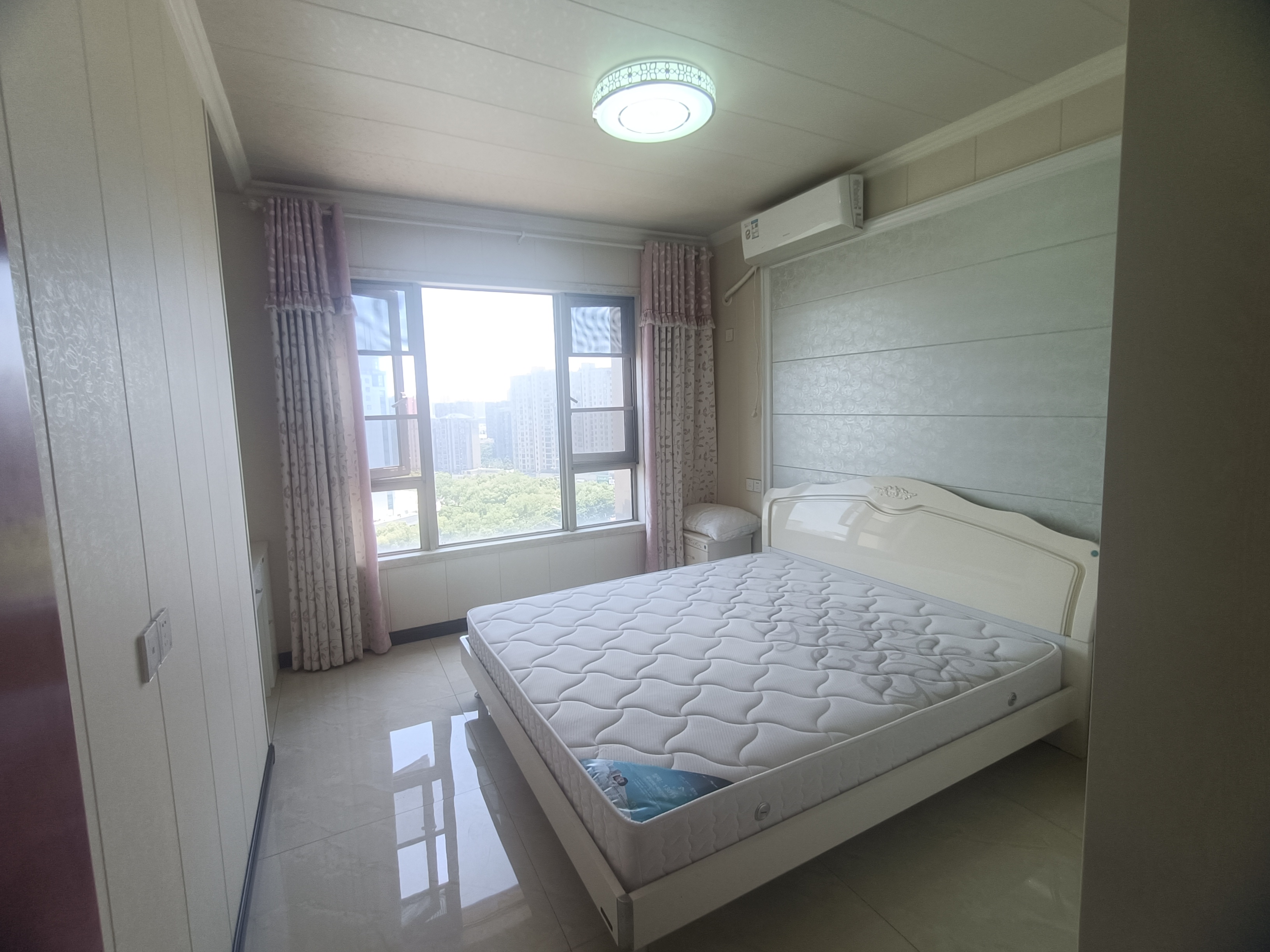 锦绣江山3室2厅精装修保养完好优价出售！产证满5年维一