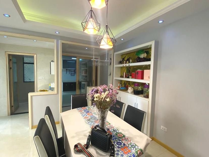 新城壹号3室2厅精装修优价出租！