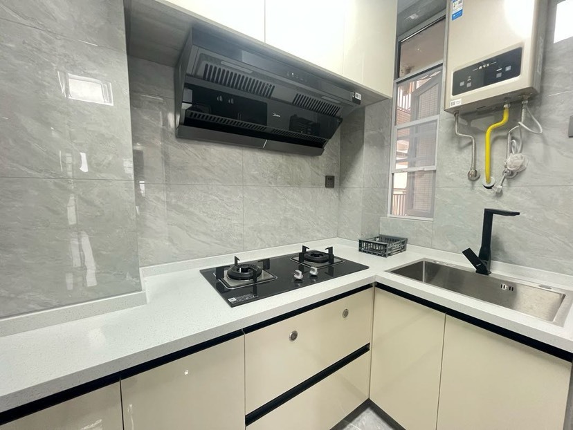 沔阳天泽园2室2厅1卫全新精装修家具家电全配，优价出租！