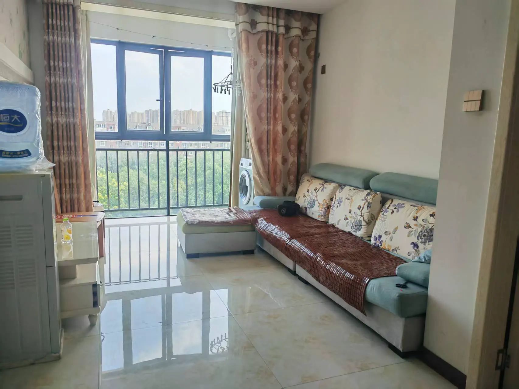 一中对面翰墨苑2室2厅1卫 精装修 家具家电全配 优价出租！