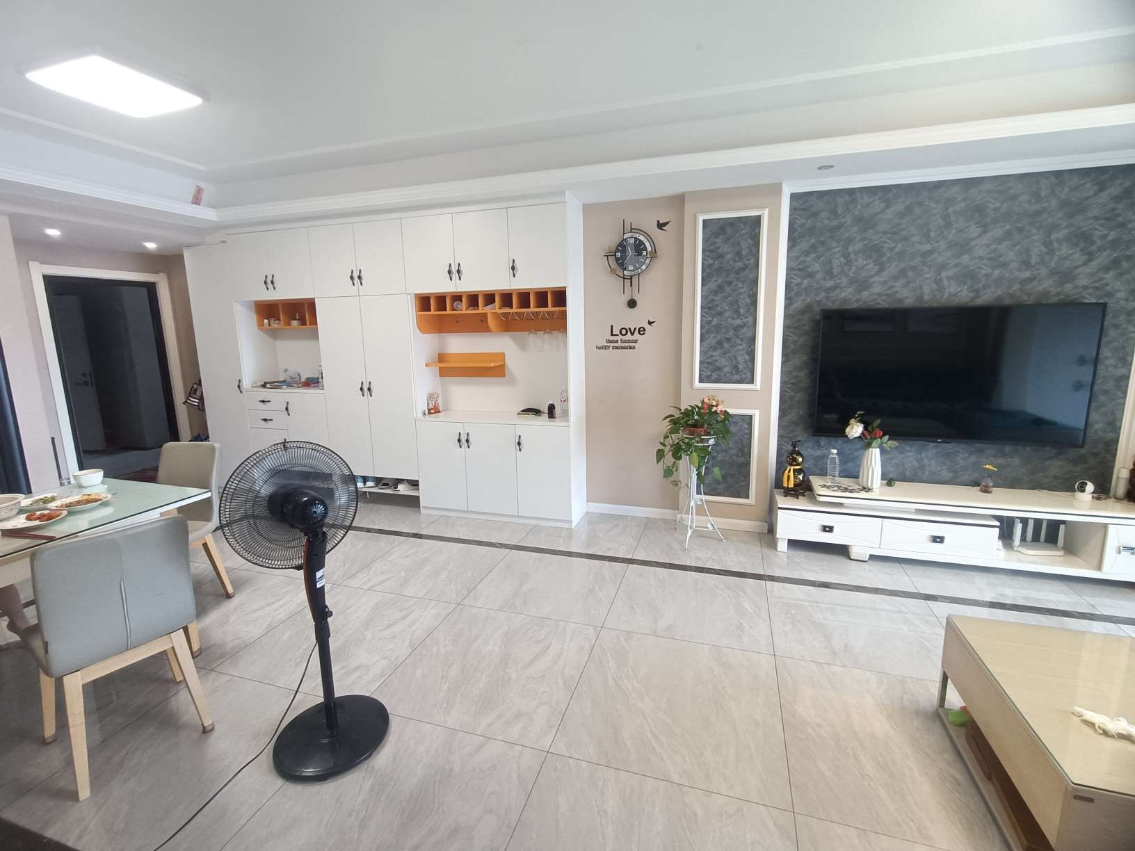 仙桃福星城3室2厅精装修保养完好家里很干净优价出租！