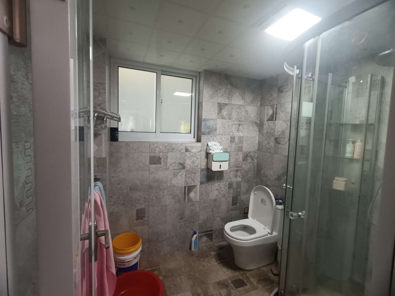 新城壹号新街2室厅1卫精装修家具家电配优价出租！