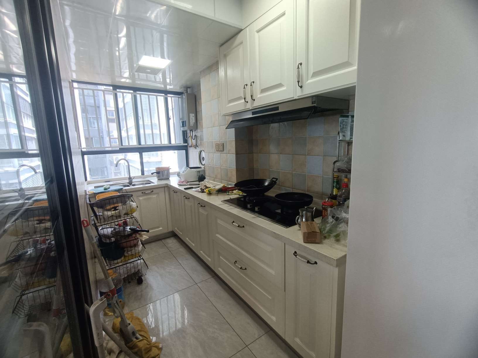 新城壹号新街2室厅1卫精装修家具家电配优价出租！