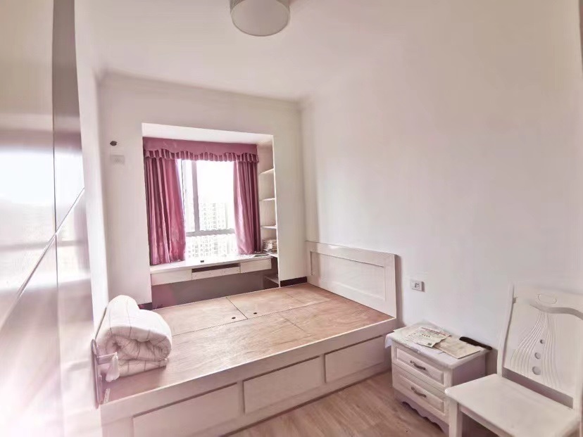 和合国际城4期2室2厅1卫精装修家具家电都有拎包即住！