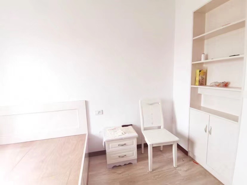 和合国际城4期2室2厅1卫精装修家具家电都有拎包即住！