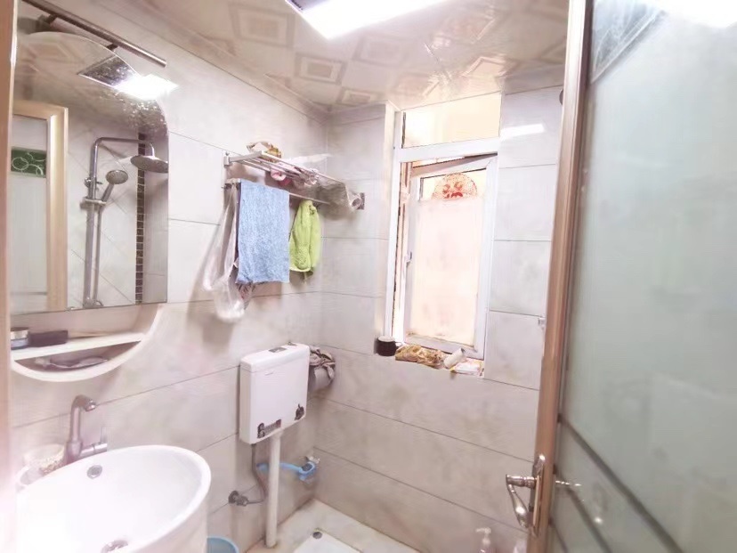 和合国际城4期2室2厅1卫精装修家具家电都有拎包即住！