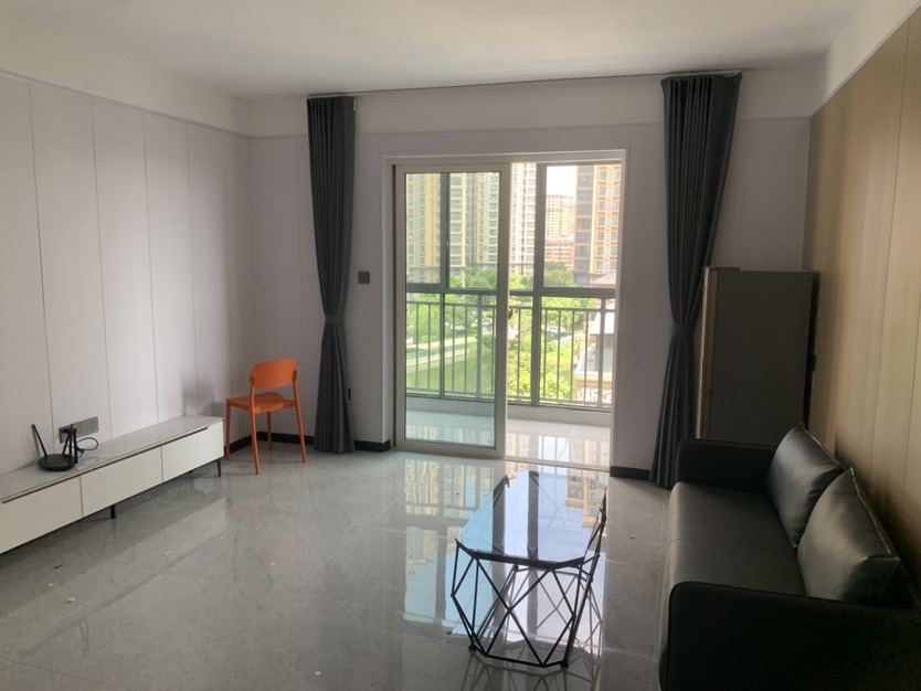 森林国际城1室2厅1厨一卫 精装修家具家电全配 优价出租！