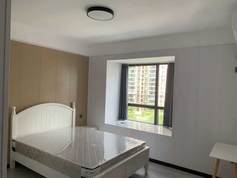 森林国际城1室2厅1厨一卫精装修家具家电全配优价出租！